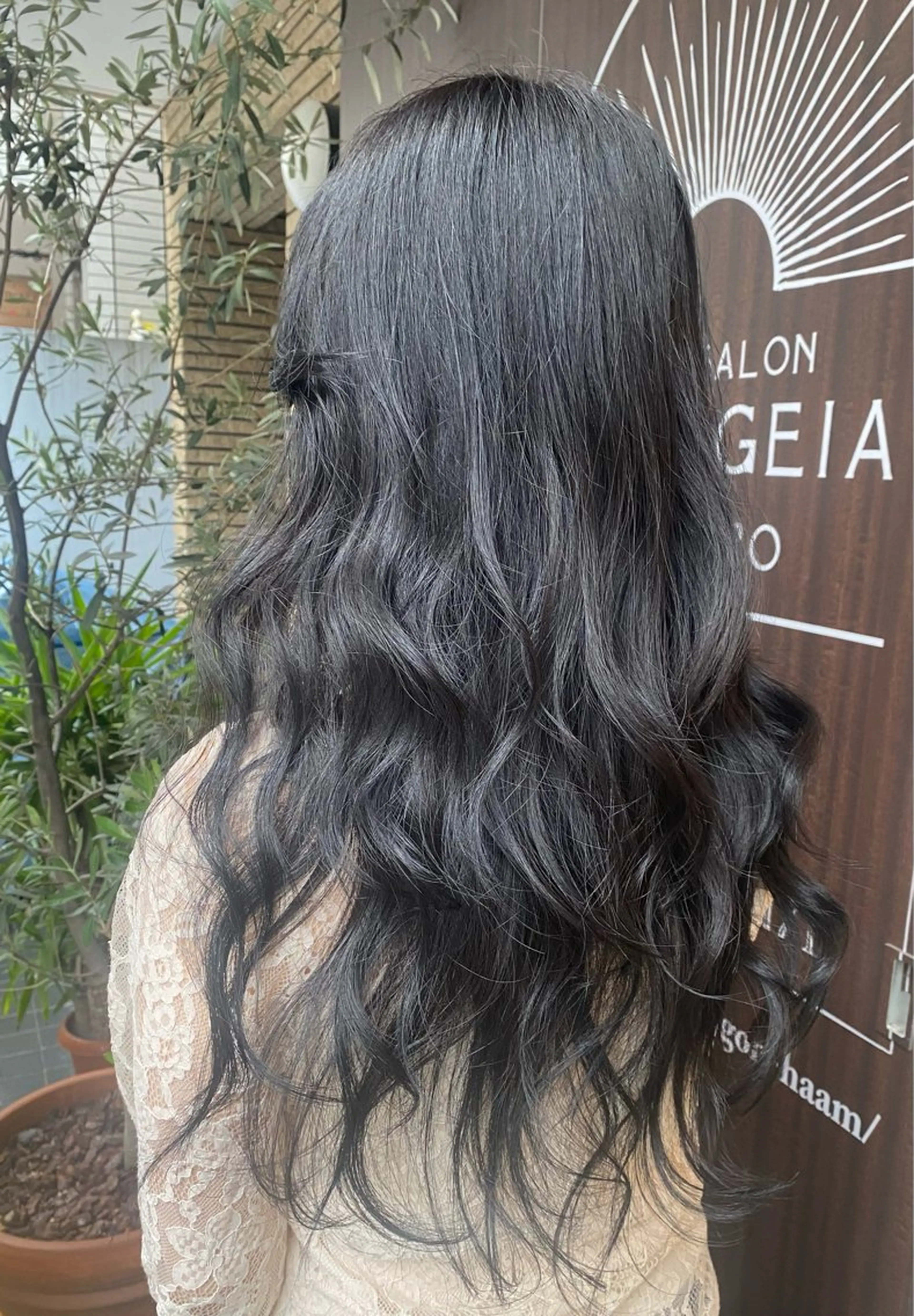 ロング 小西 綾乃のヘアスタイル