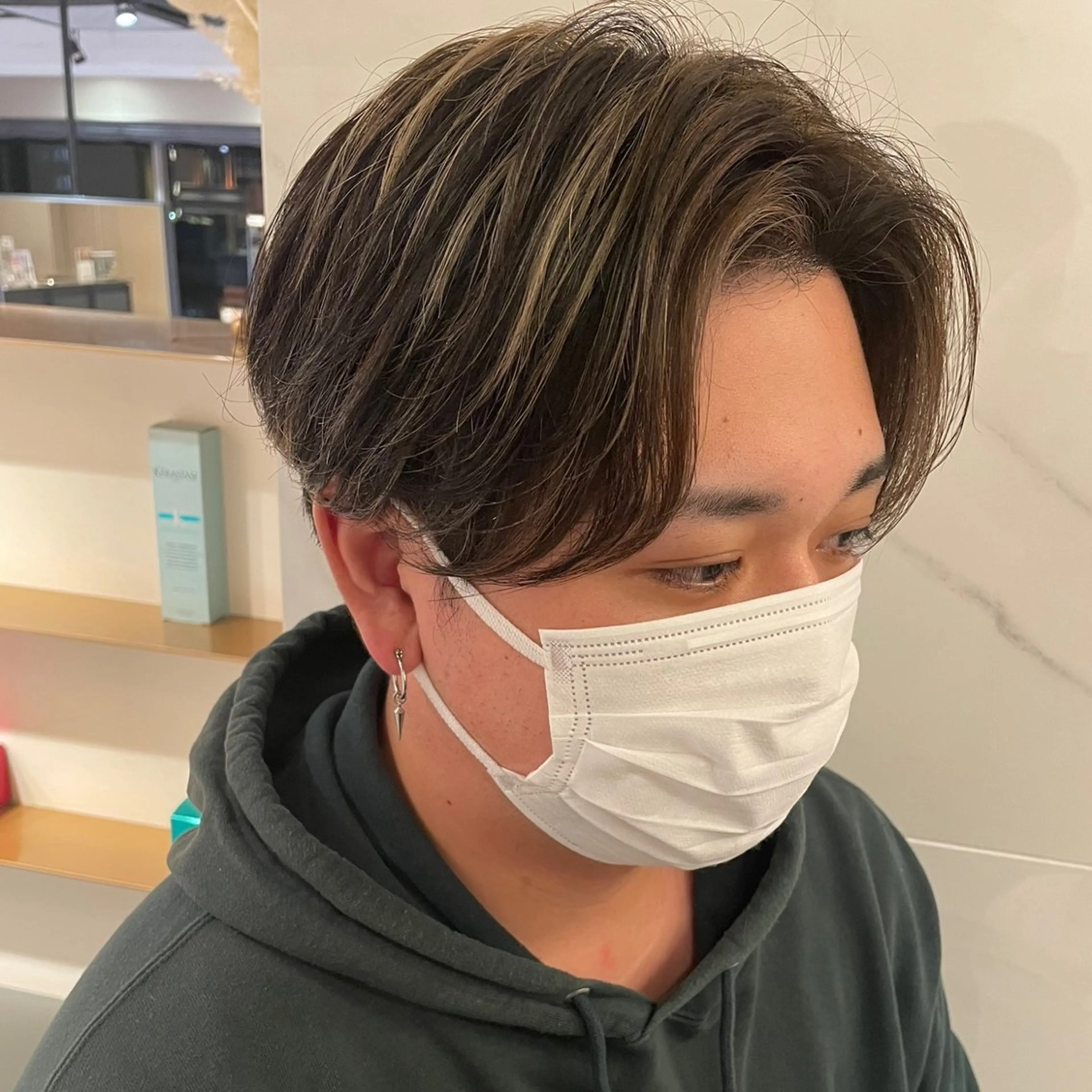メンズ センターパート メンズハイライト 石山 洸平のヘアスタイル