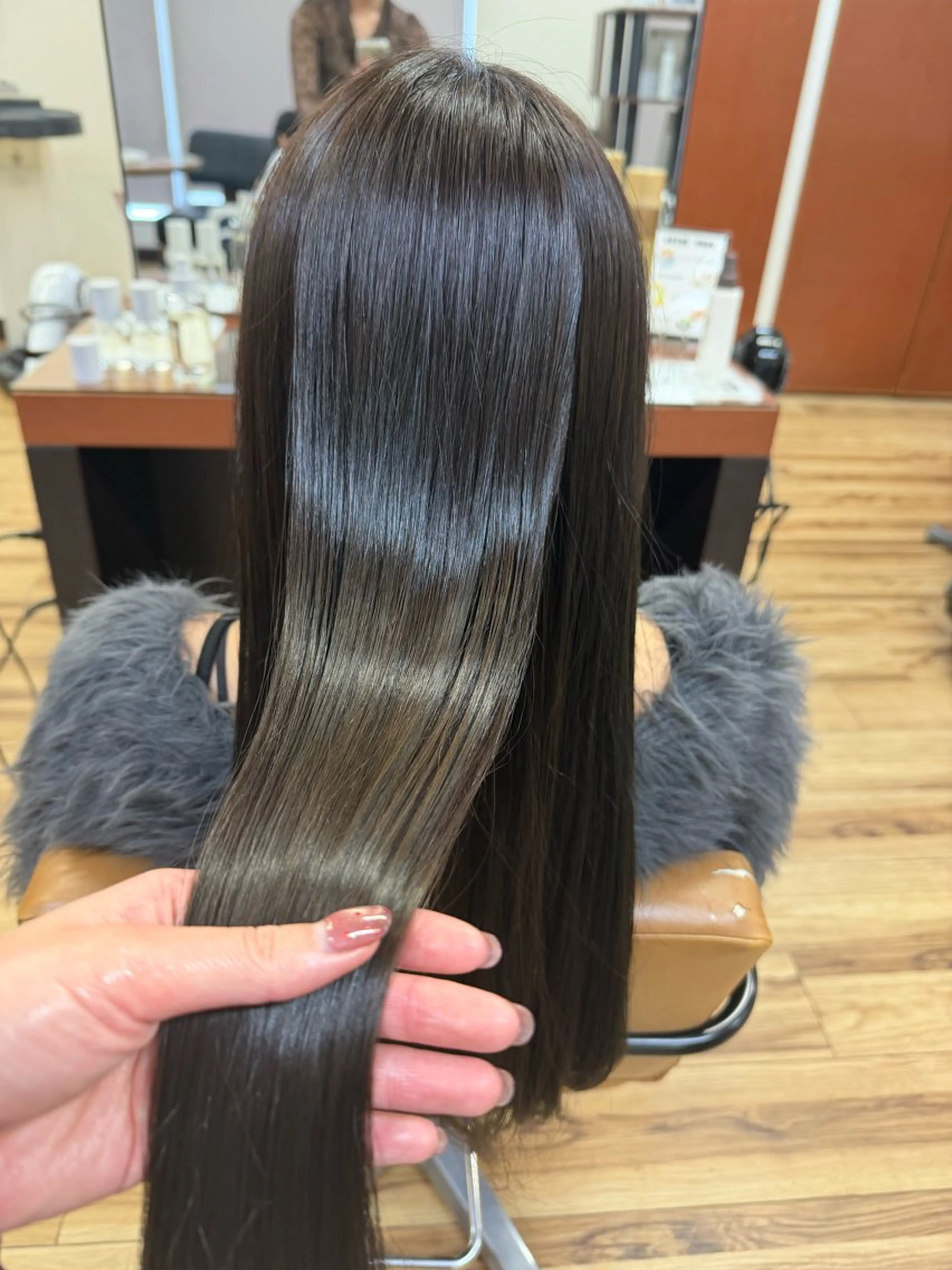 ロング 喜屋武 美月のヘアスタイル