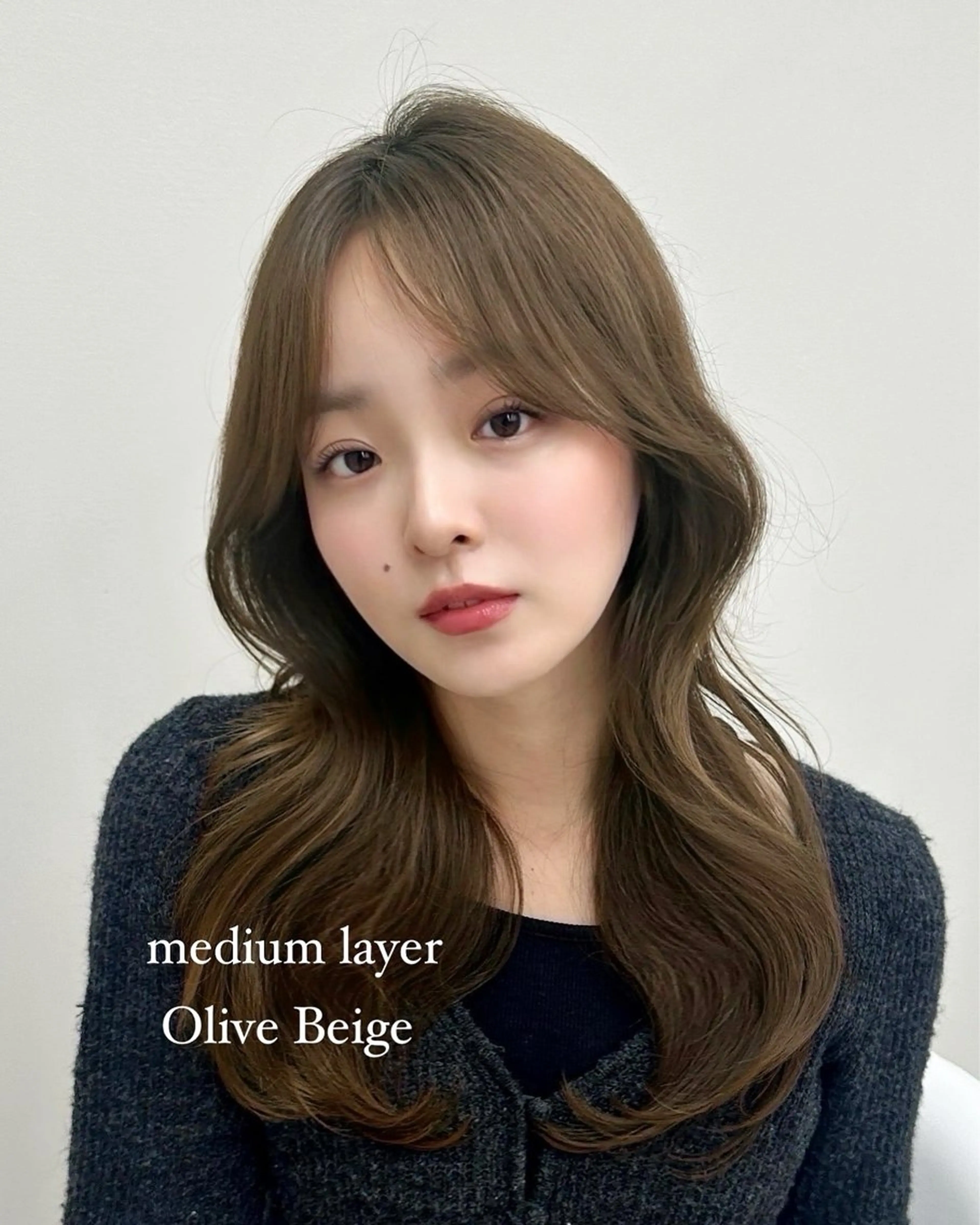 ミディアム カラー ベージュカラー オリーブベージュ オリーブカラー カット ヘアカラー 丸山 心 / 艶カラーのヘアスタイル