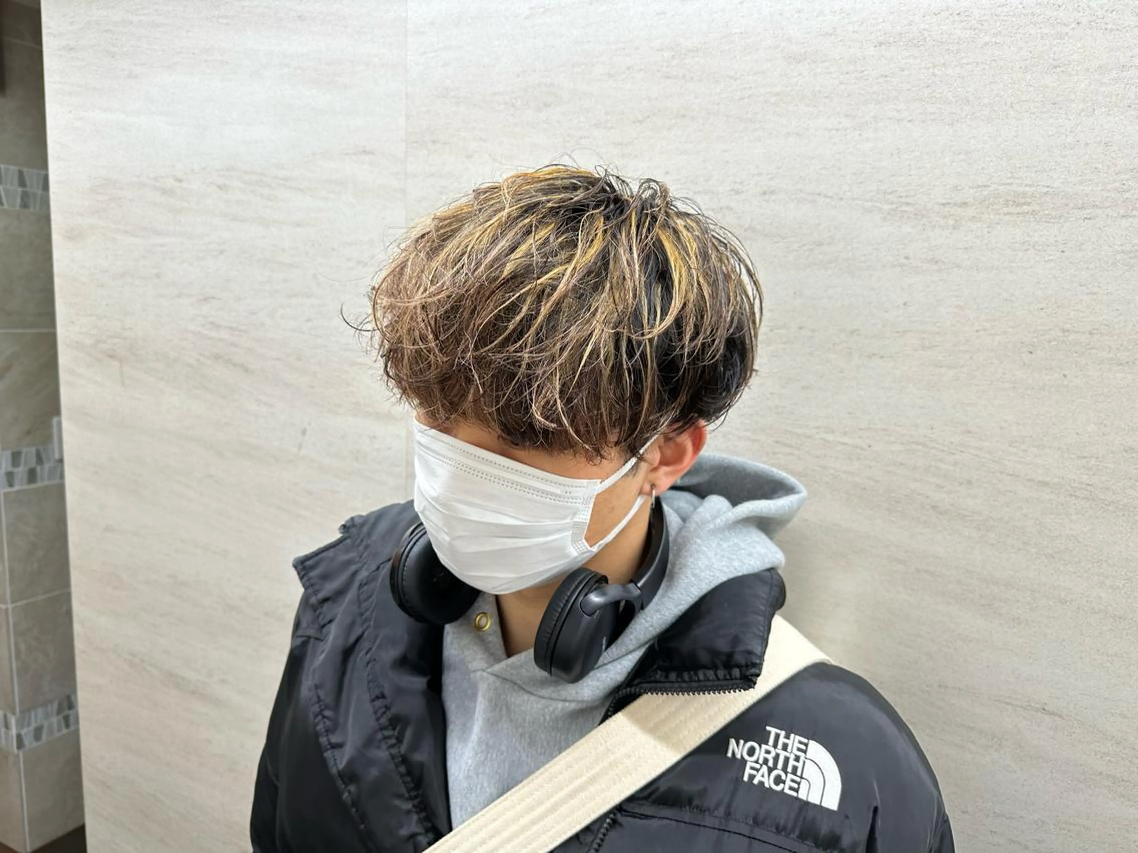 ミディアム パーマ 岡崎 海人のヘアスタイル