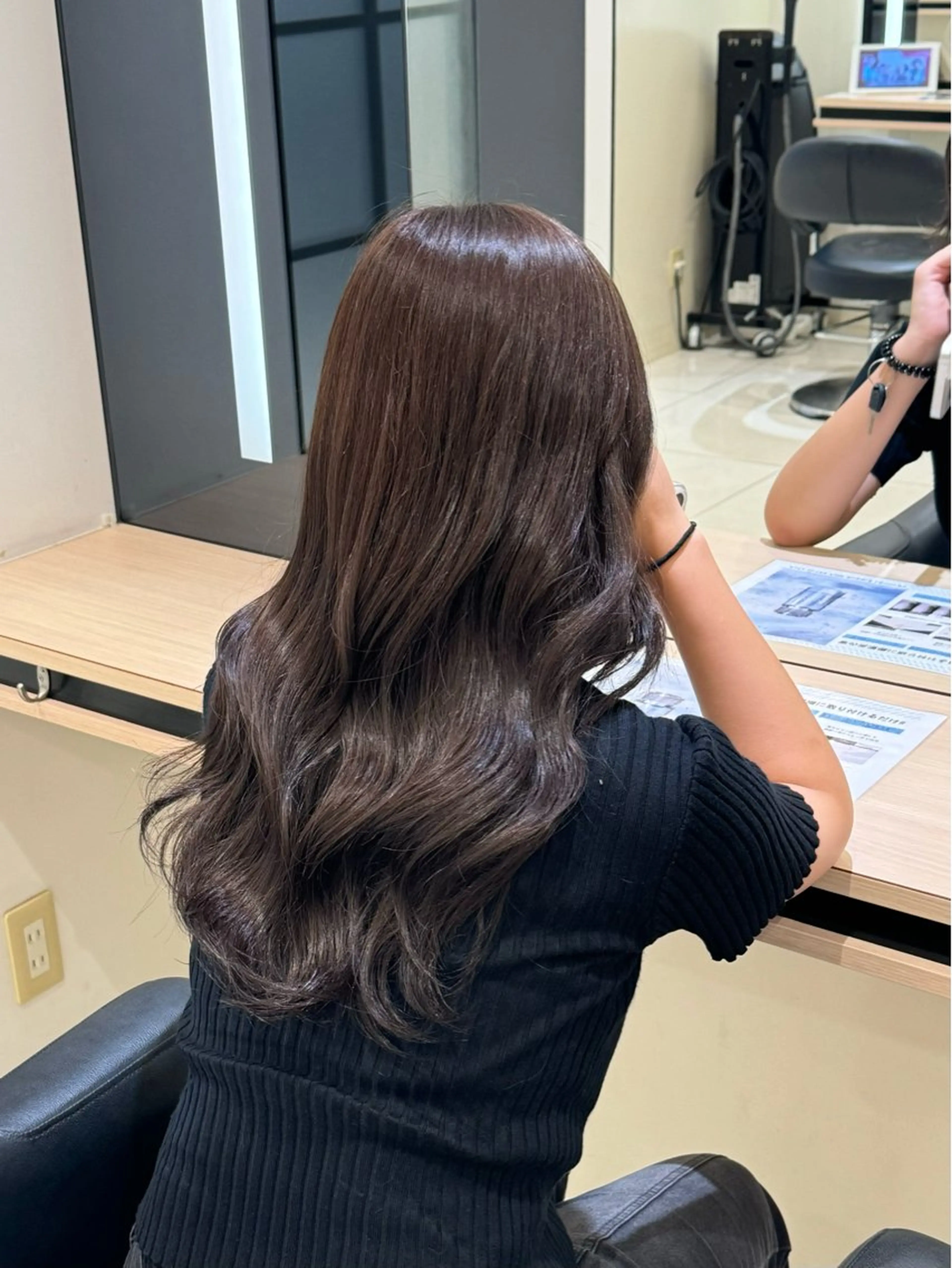 ロング カラー ブラウンカラー チョコレートブラウン ひなの🫧ベージュ系 艶カラーのヘアスタイル