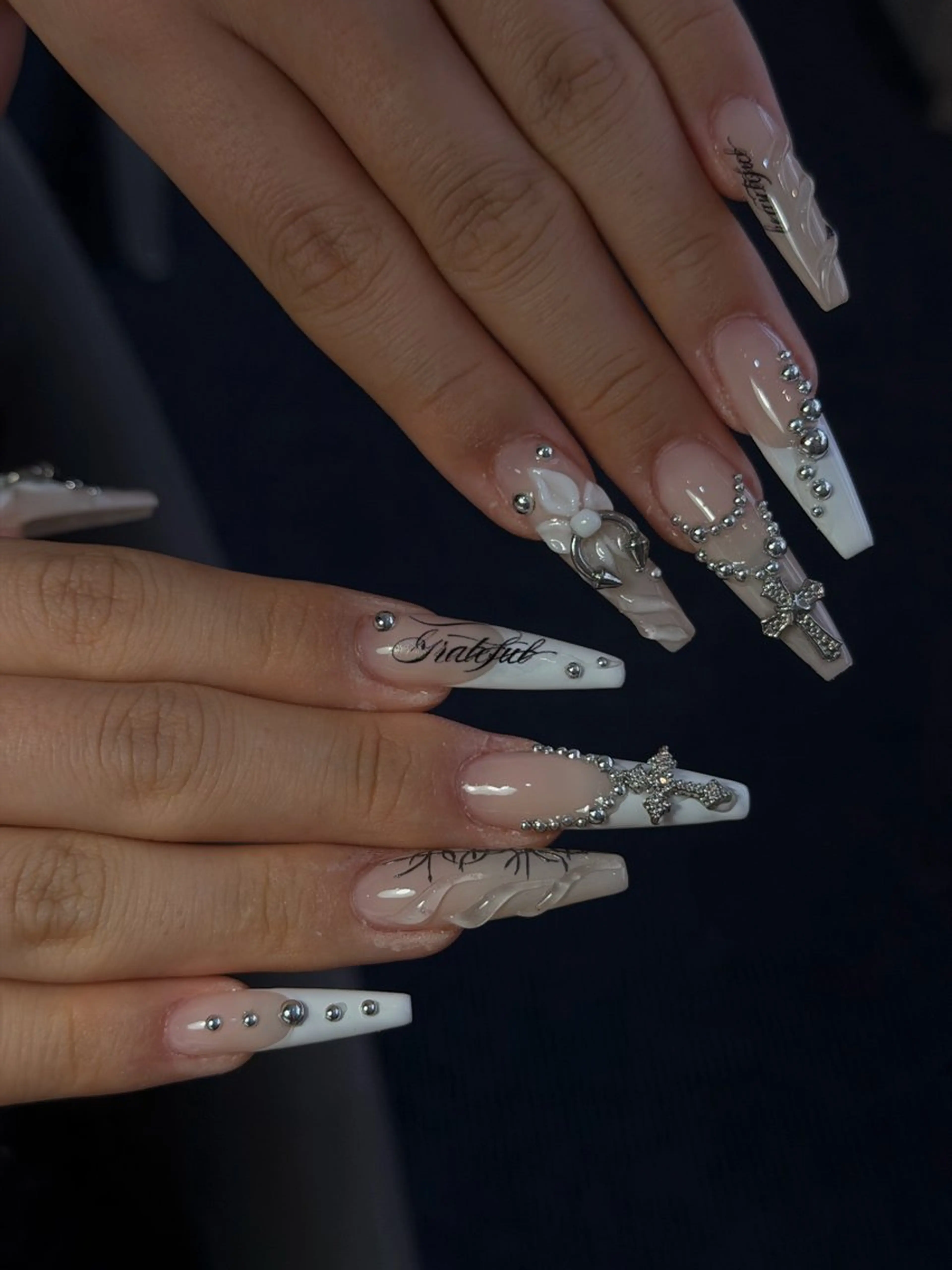 ネイル ジェルネイル キラキラネイル 韓国ネイル レース ロングネイル ハンドネイル CoMo Nailのネイルデザイン