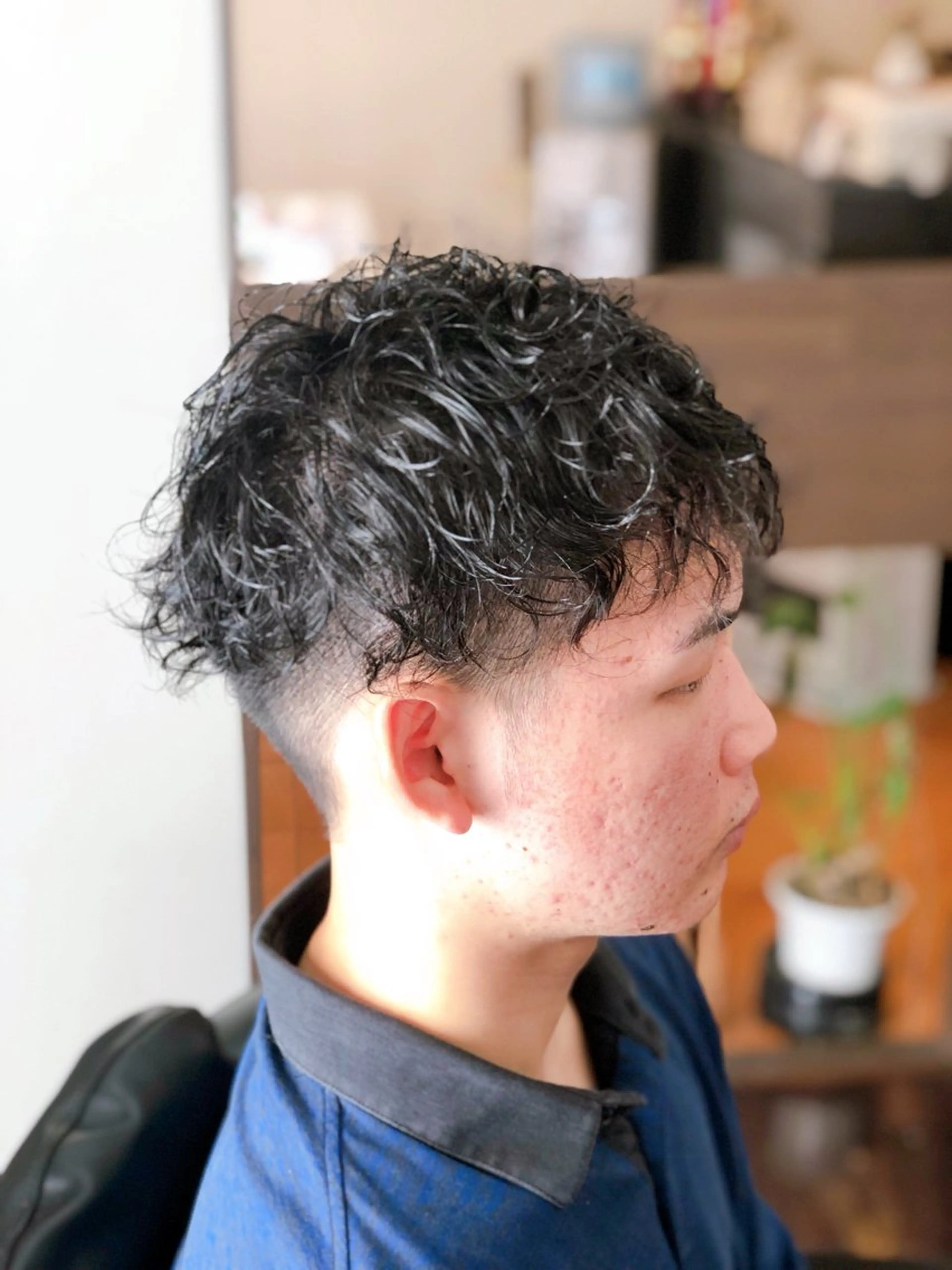 ショート パーマ メンズ フェードカット メンズパーマ 刈り上げ 早川 太貴のヘアスタイル