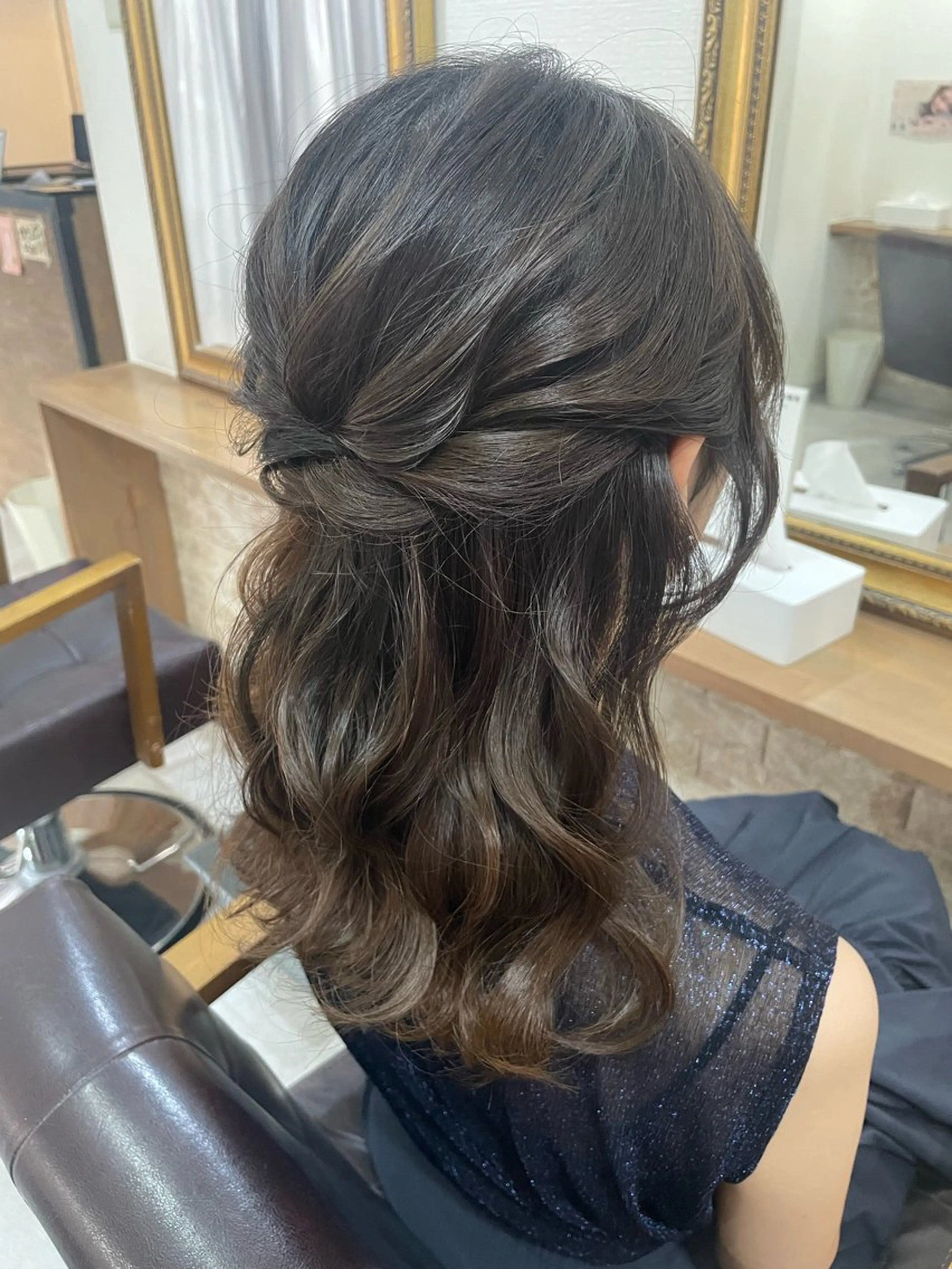 ミディアム ヘアアレンジ ハーフアップ セットサロンCURE YUKIOKAの眉毛・アイブロウイメージ