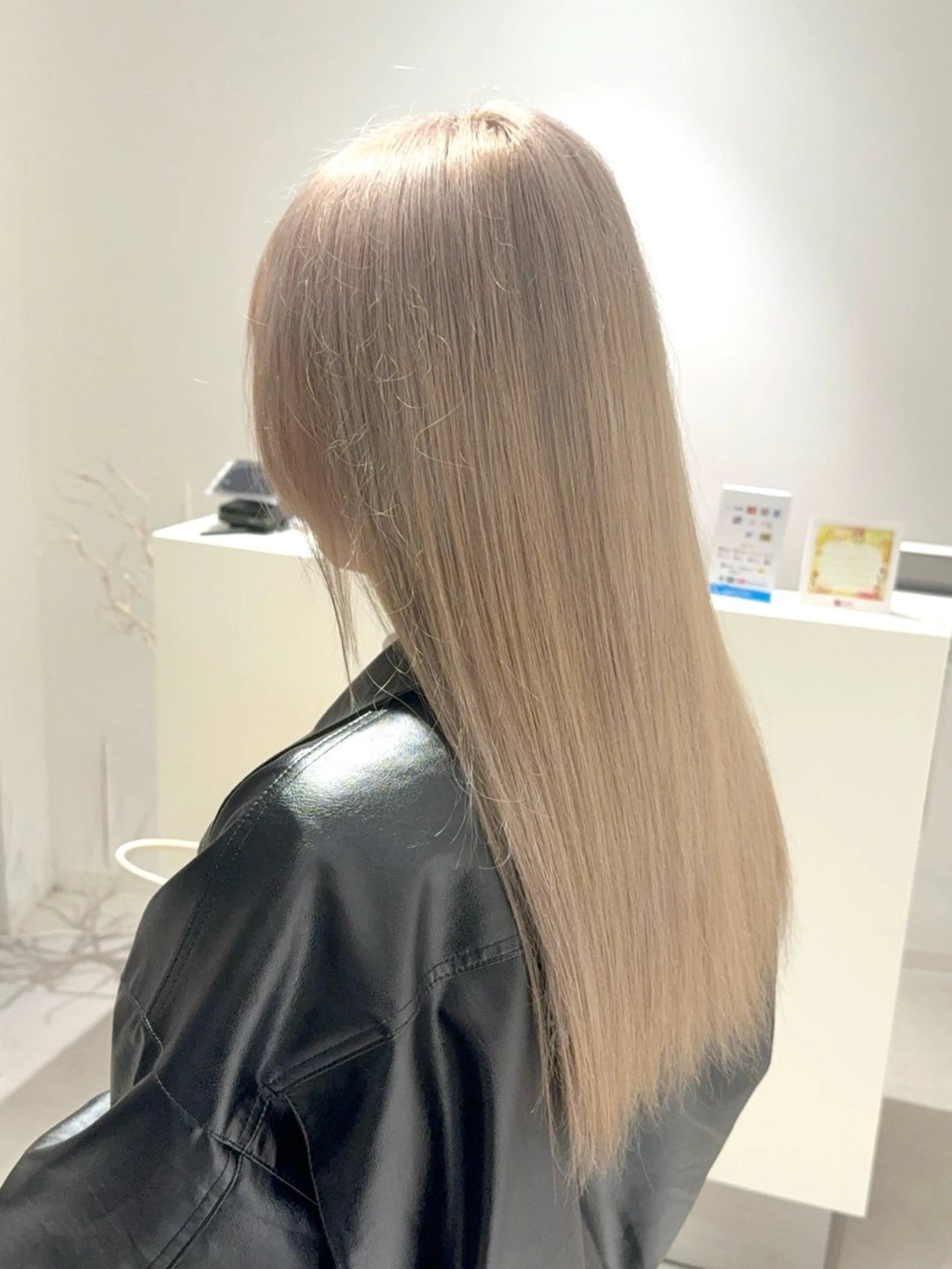 【🌟ハイトーンにしたい方におすすめ🌟】ダブルカラー(ブリーチ+ワンカラー)+トリートメント福井/ダブルカラーの写真