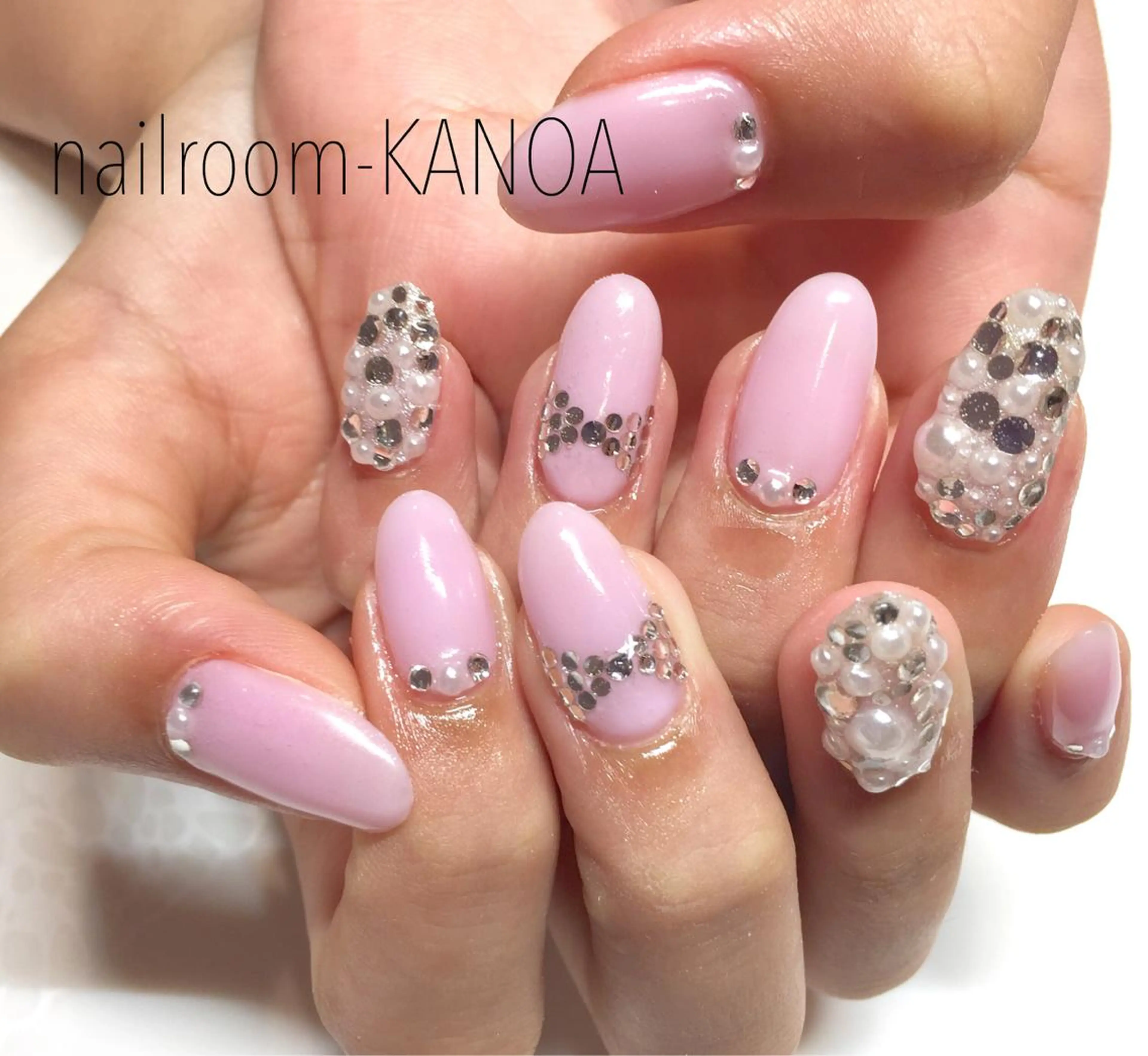 セミロング ネイル リボン ストーンネイル nailroom- KANOAのネイルデザイン