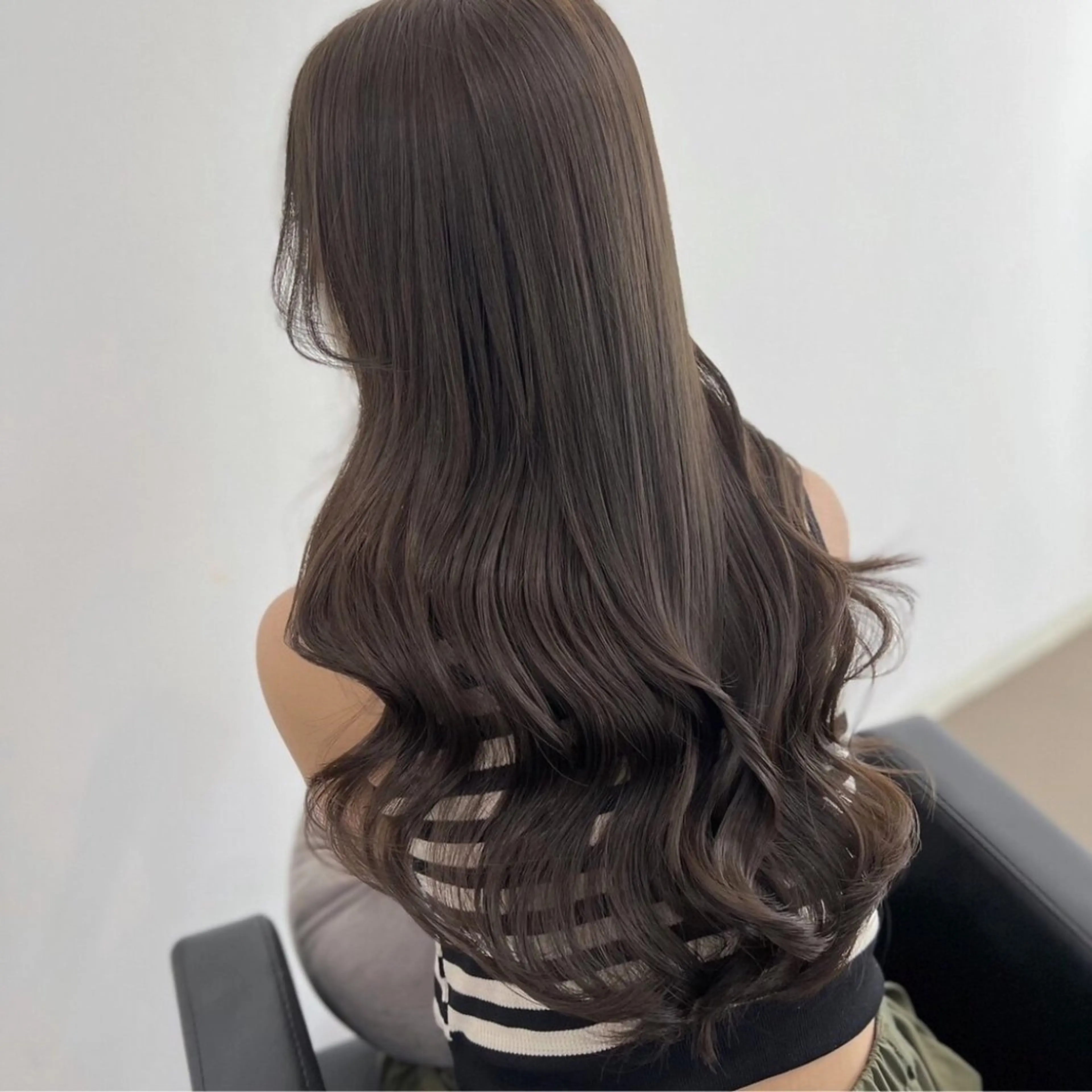 カラー 吉田勇人🩶レイヤー •透明感カラー•暗髪のヘアスタイル