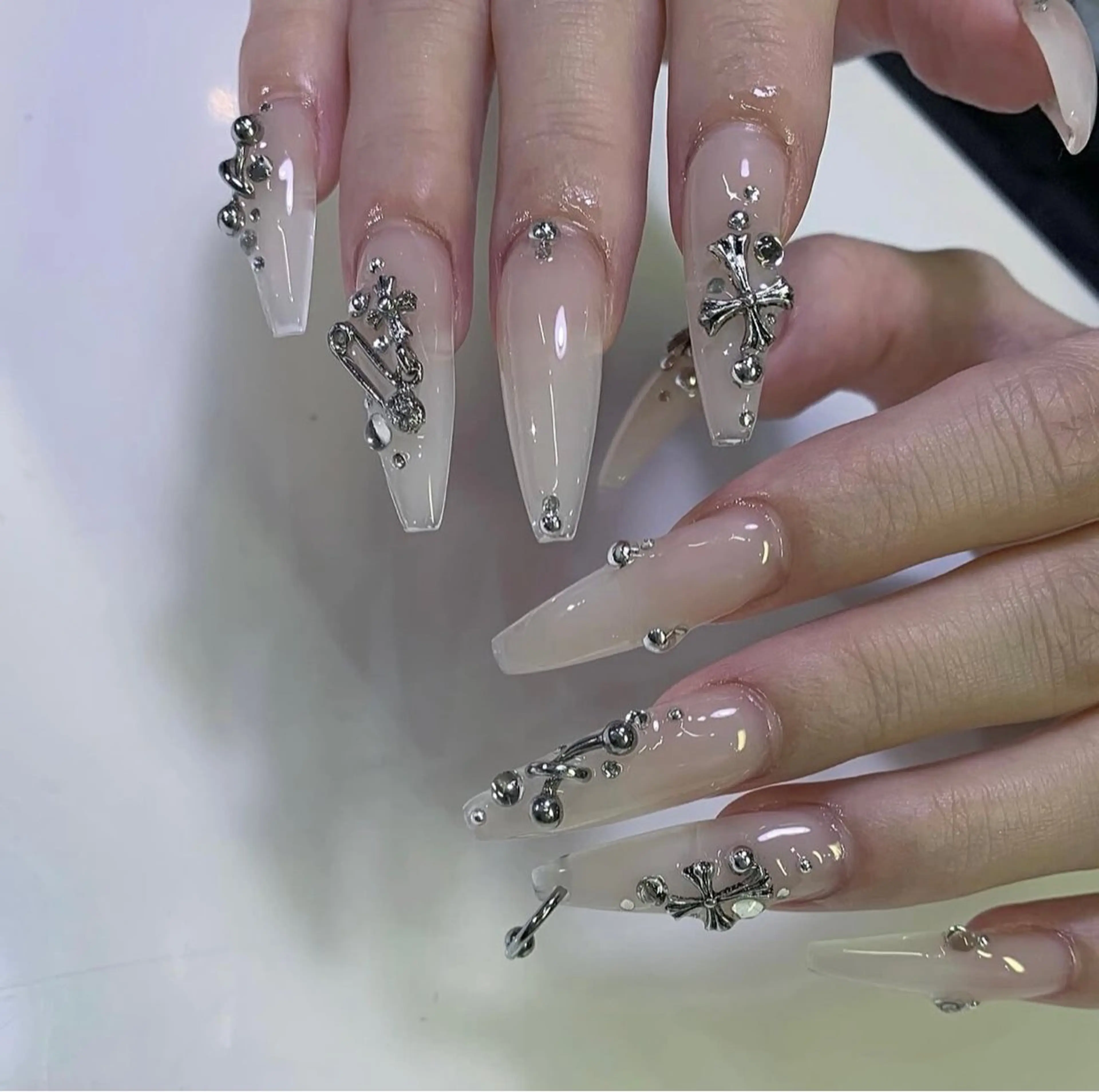 ネイル アートネイル ジェルネイル キラキラネイル 韓国ネイル ニュアンスネイル ハンドネイル Jenn Nail Shinokuboのネイルデザイン
