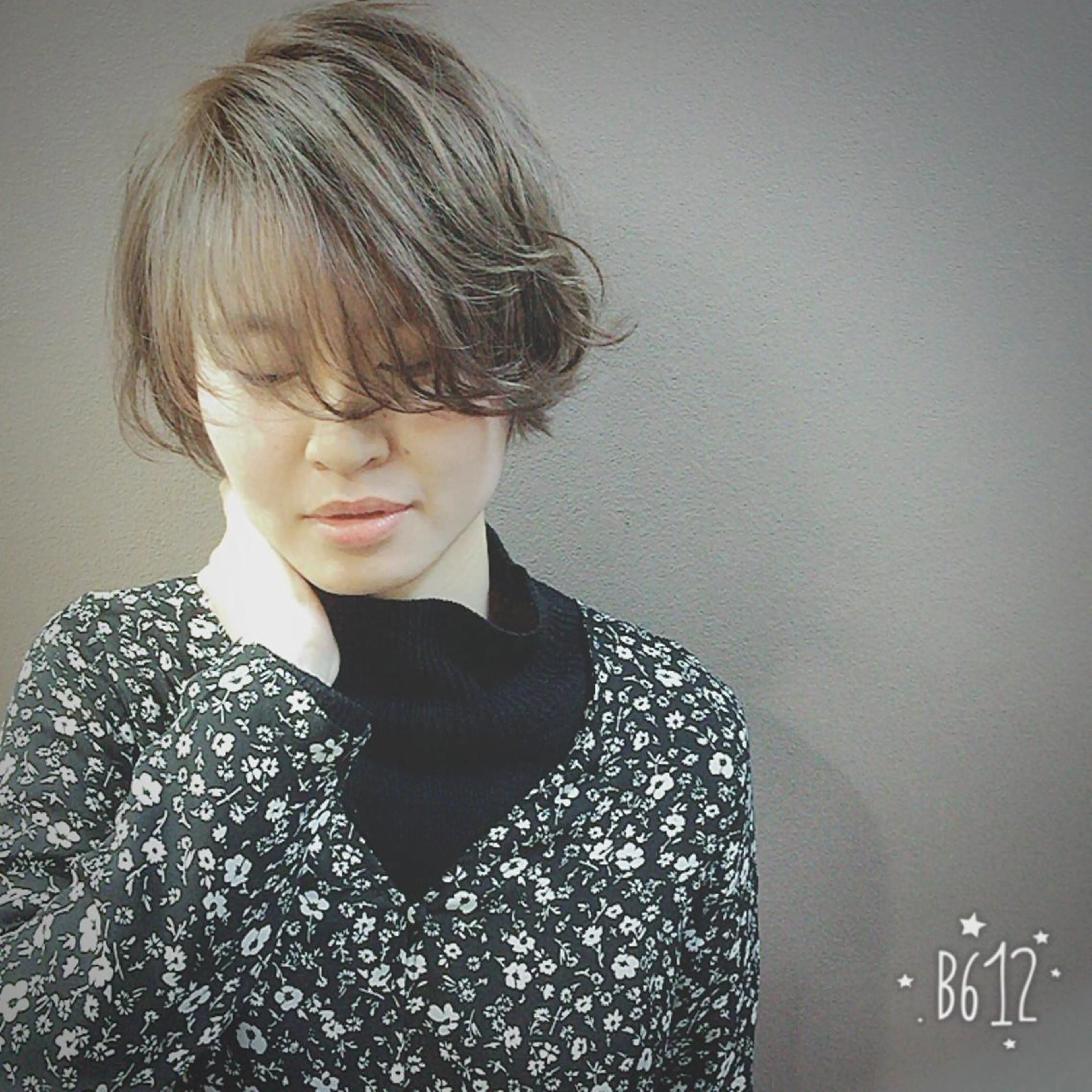 ショート カラー アッシュ ブリーチ 透明感カラー ショートヘア 奥野 紗弓のヘアスタイル