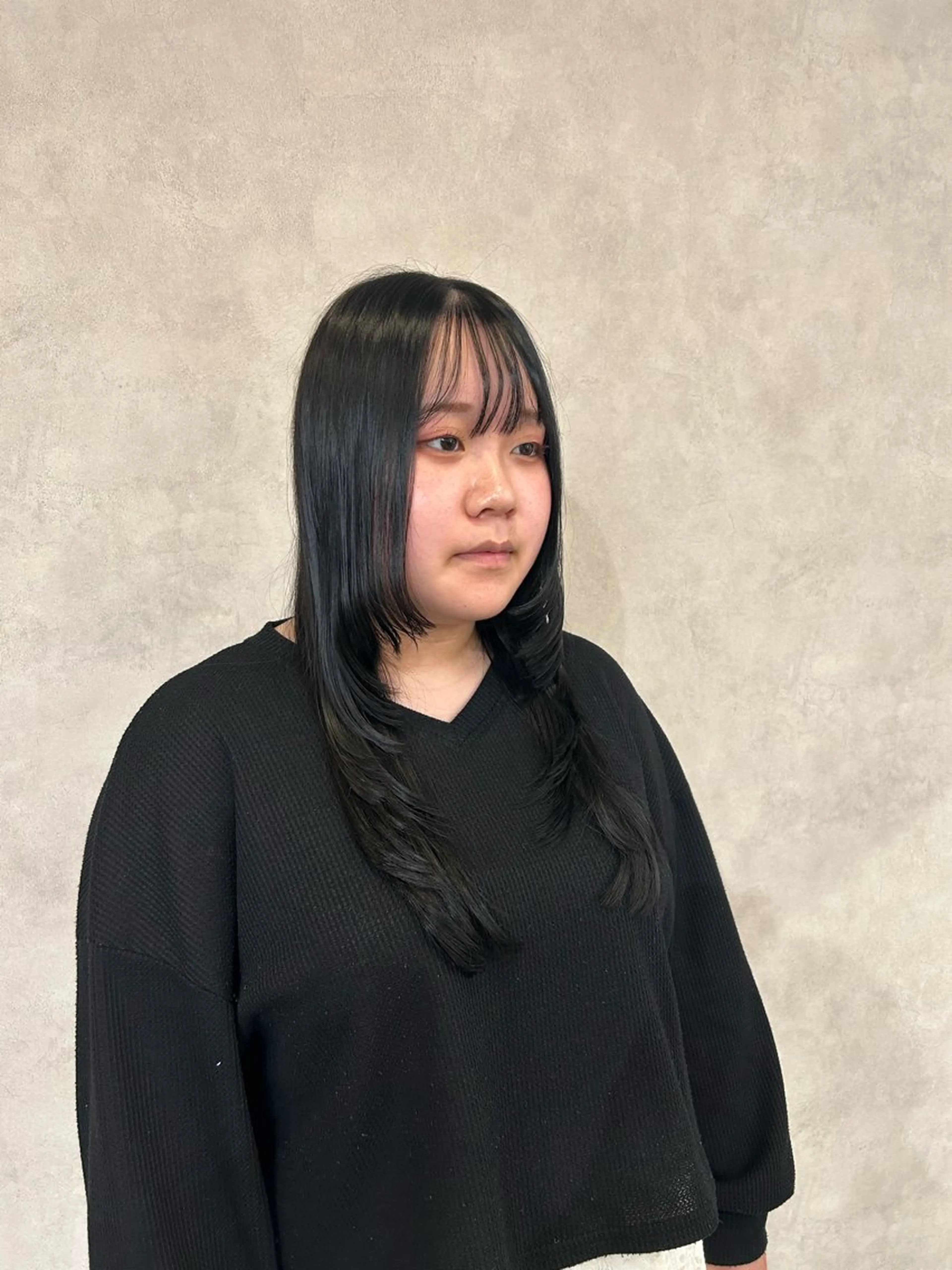 ロング カラー ブリーチ 透明感カラー レイヤーカット 石原 侑季のヘアスタイル