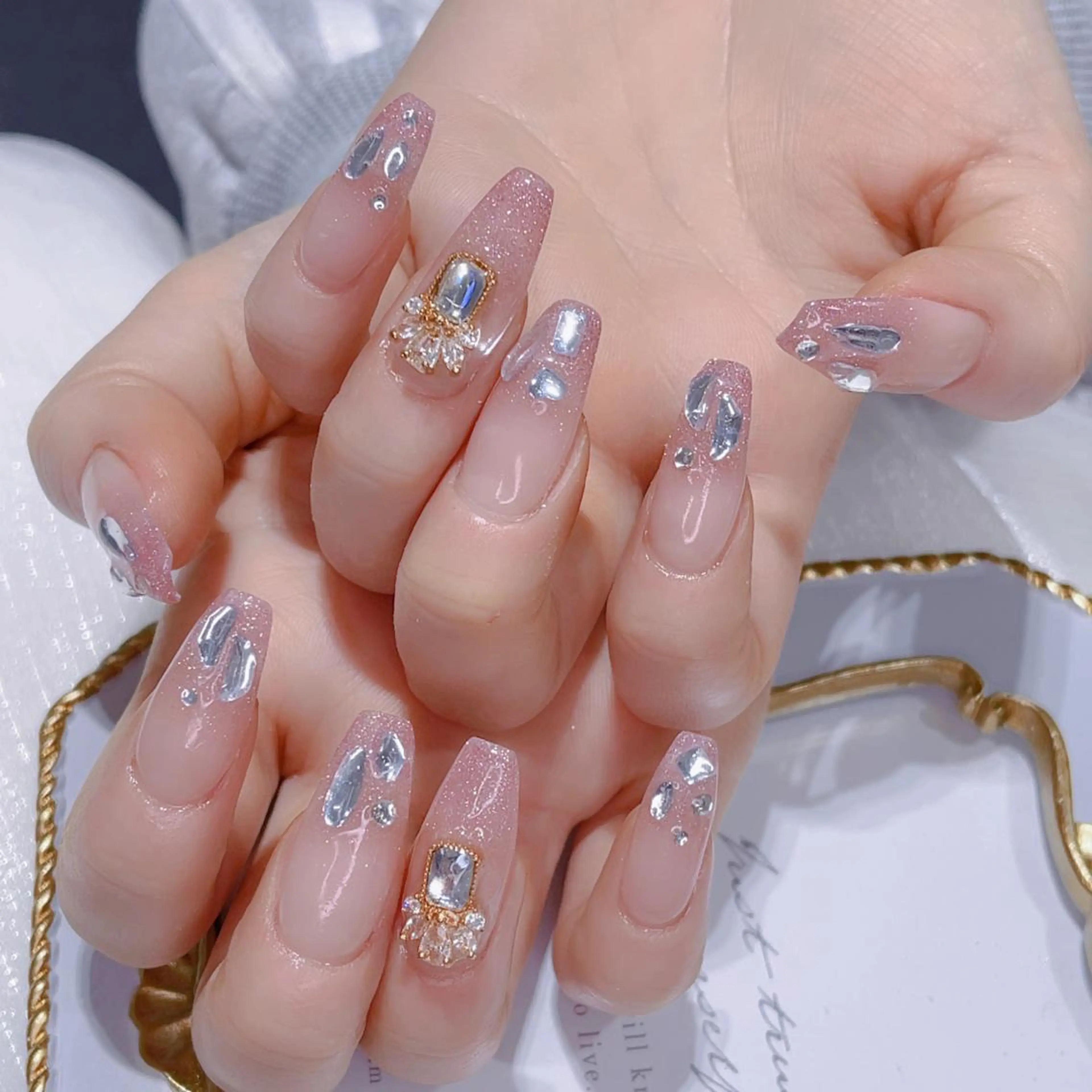 ネイル ハンドネイル Queens ciciのネイルデザイン