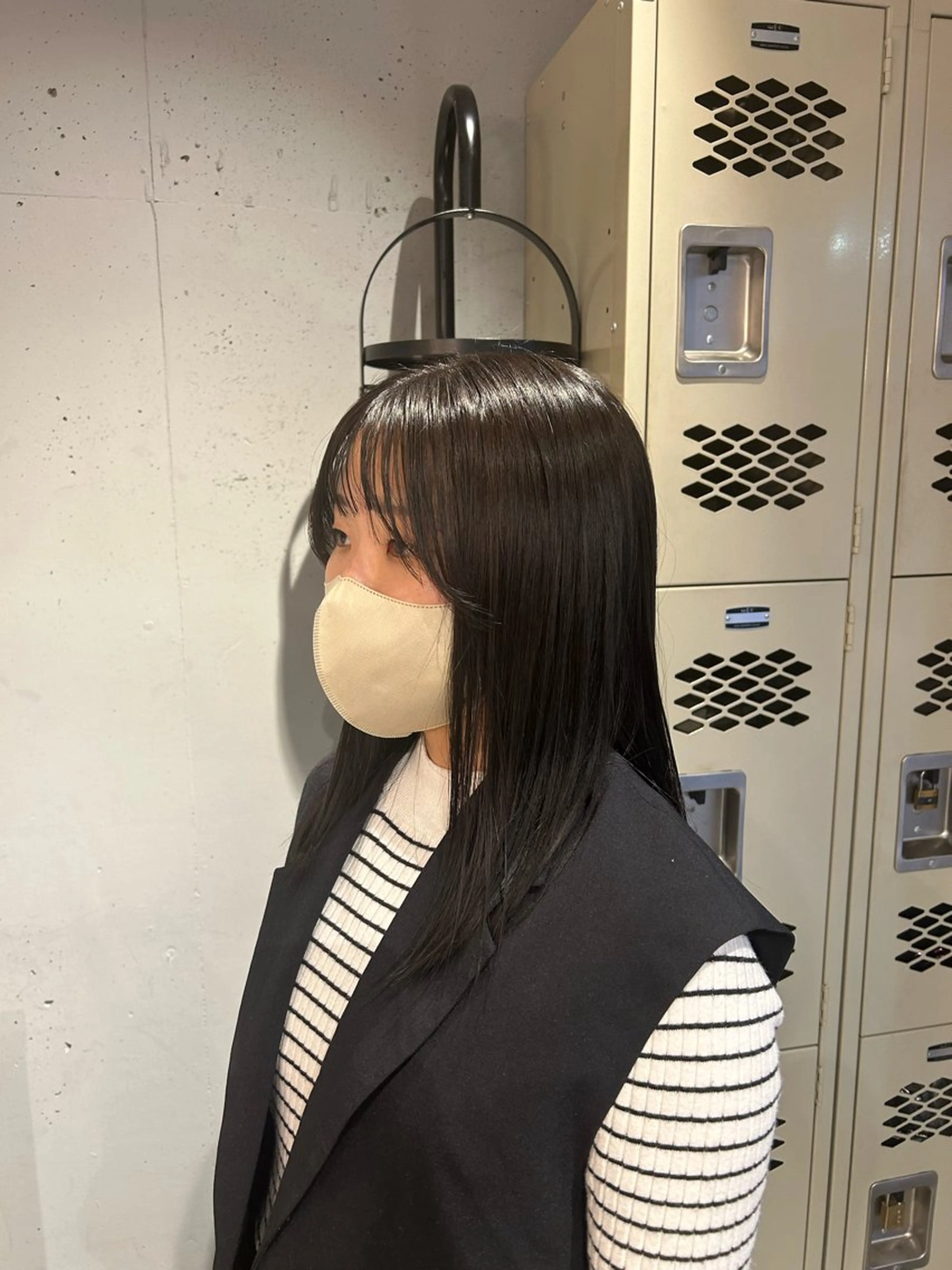 セミロング カラー 顔周りカット まるやま ゆいかのヘアスタイル