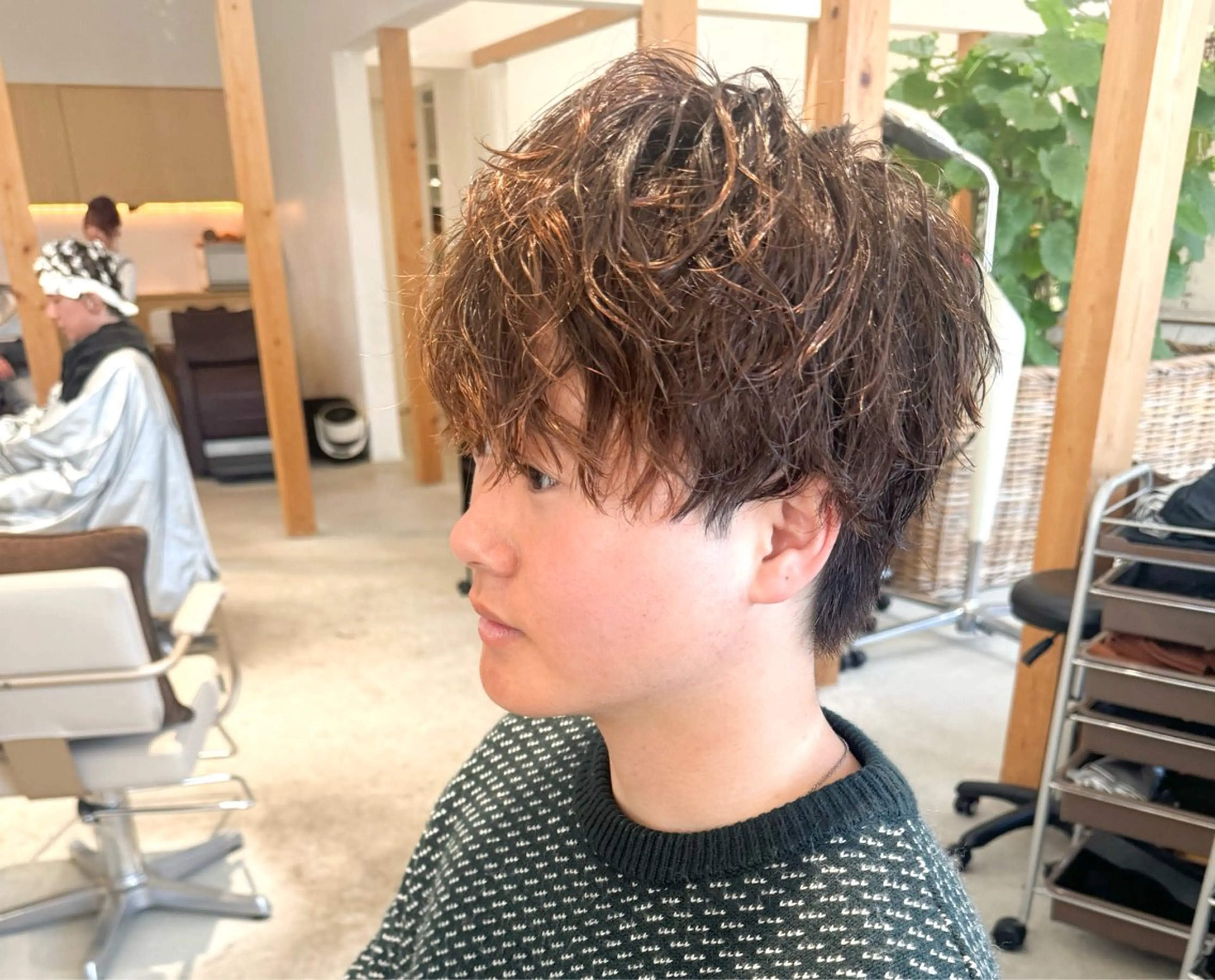 ショート カラー パーマ メンズ マッシュ メンズパーマ ツイストスパイラルパーマ スパイラルパーマ 服部 雄輝のヘアスタイル