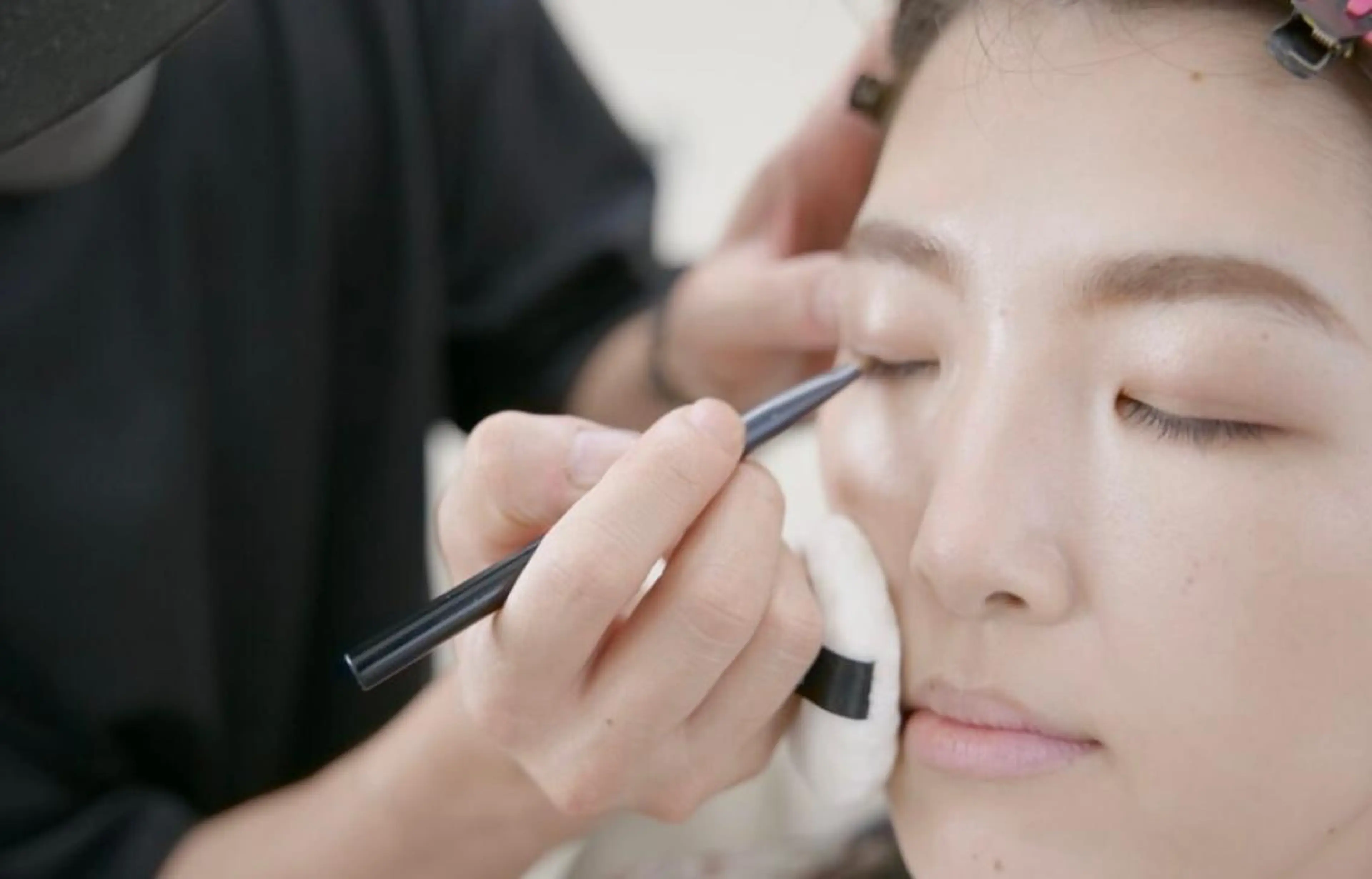 アイブロウ 【美容整形級エステ】 服部隆美のエステ・リラクイメージ