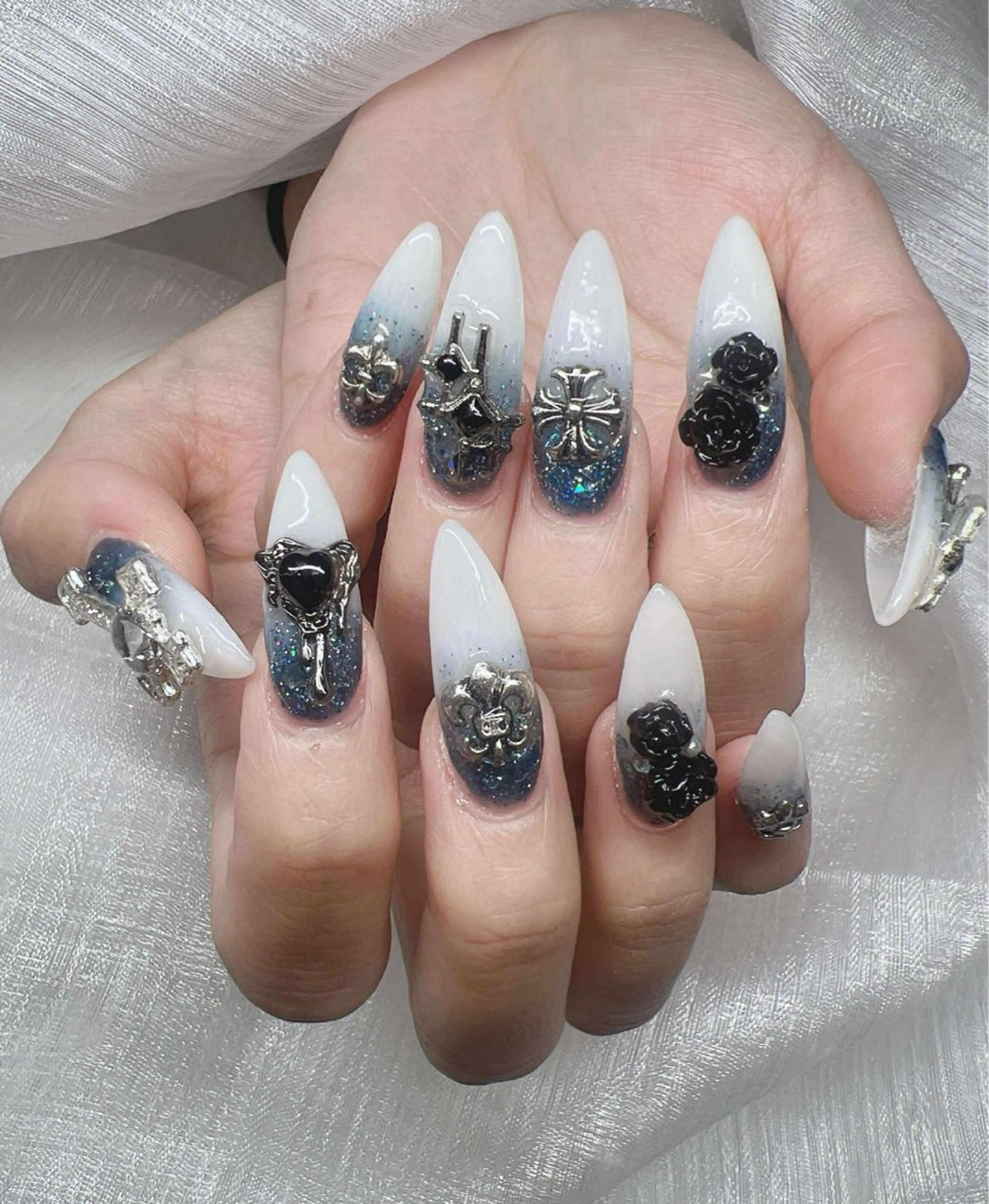 ネイル 長さ出し グラデーション 卒業式 キラキラネイル マグネットネイル ハンドネイル Lee Nailsのネイルデザイン