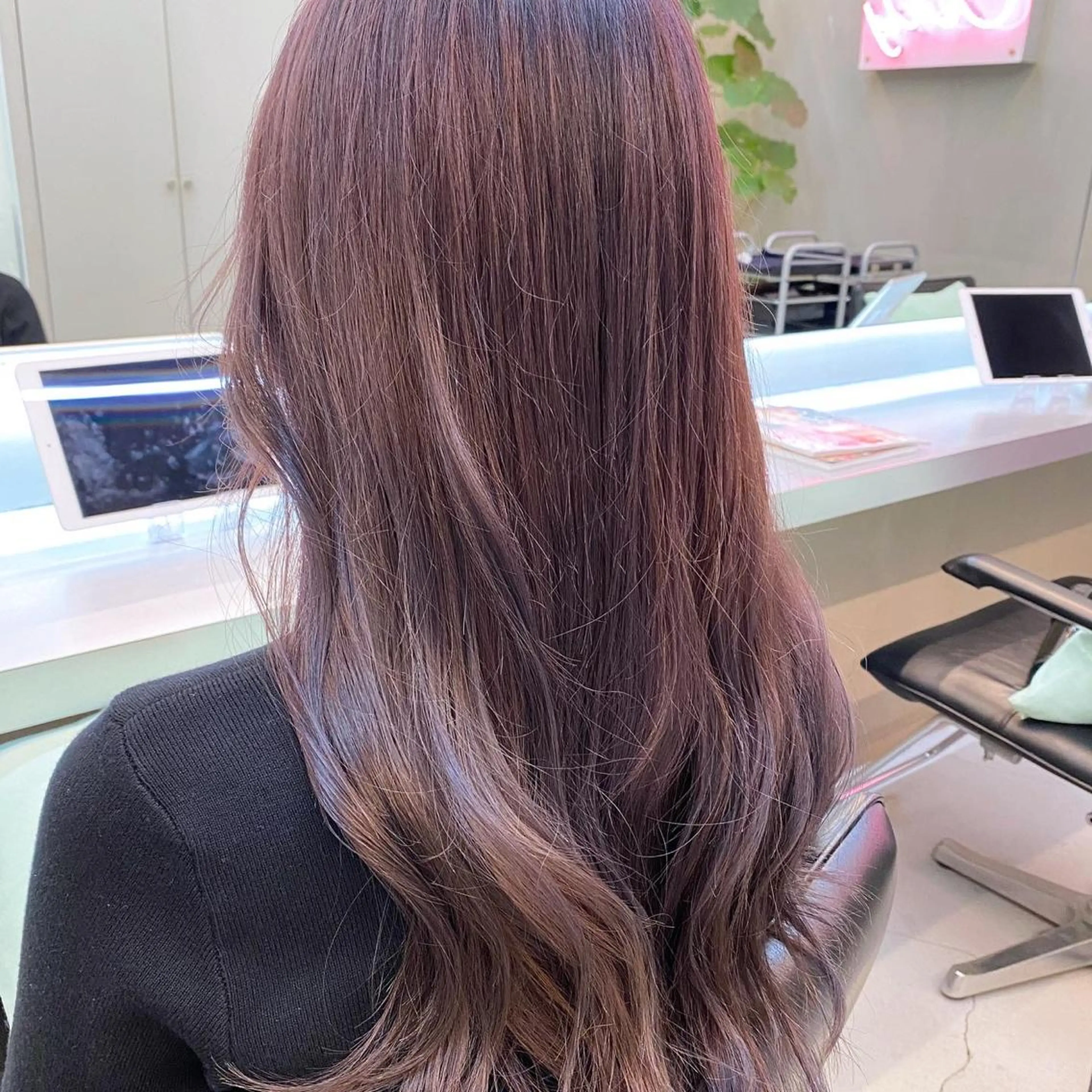 ロング カラー 岡野 静華のヘアスタイル