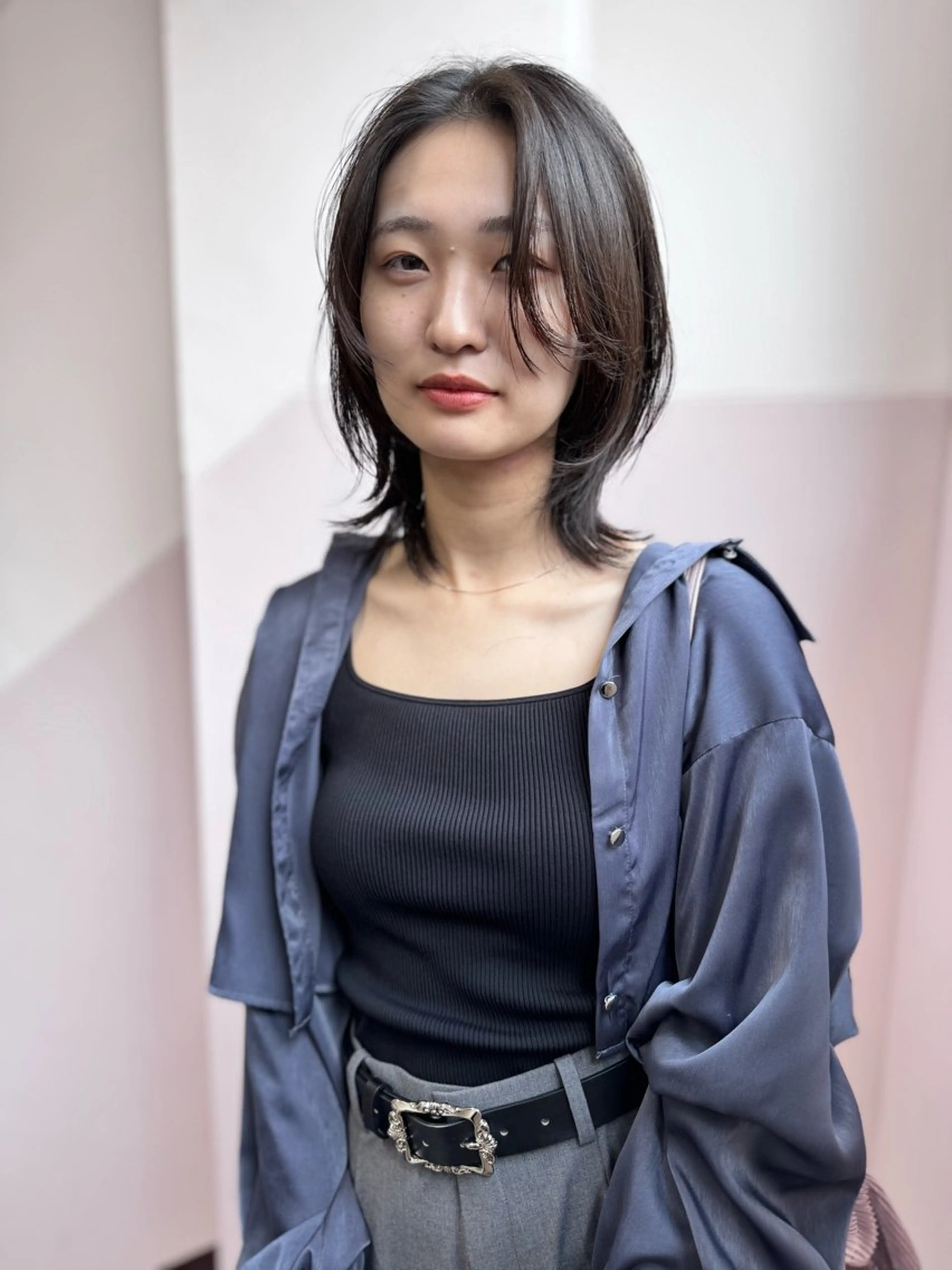 ミディアム カラー オカモト ミユウのヘアスタイル