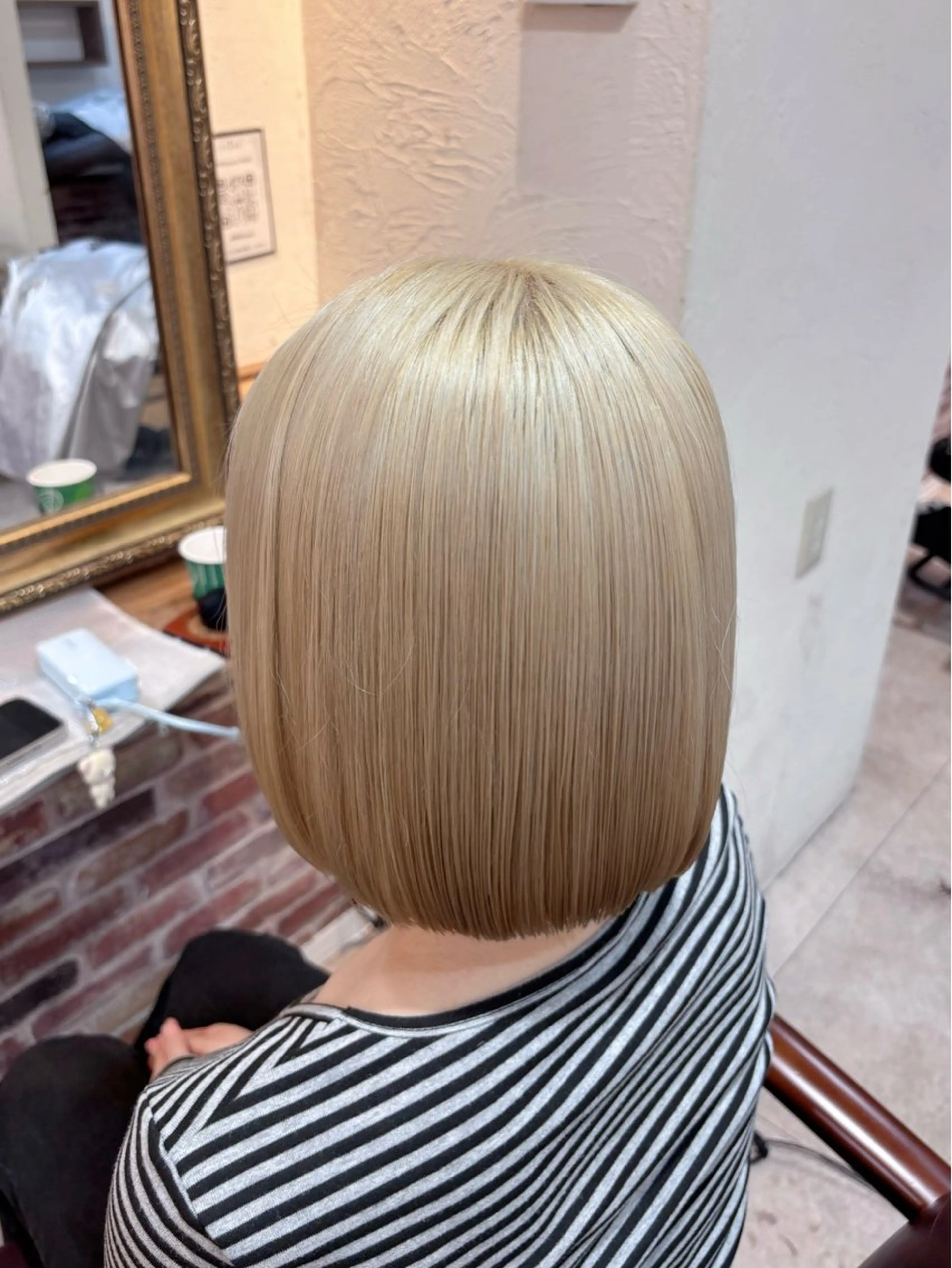 ショート カラー ブロンド 越冨　レイヤー/ 顔周り特化/髪質改善のヘアスタイル