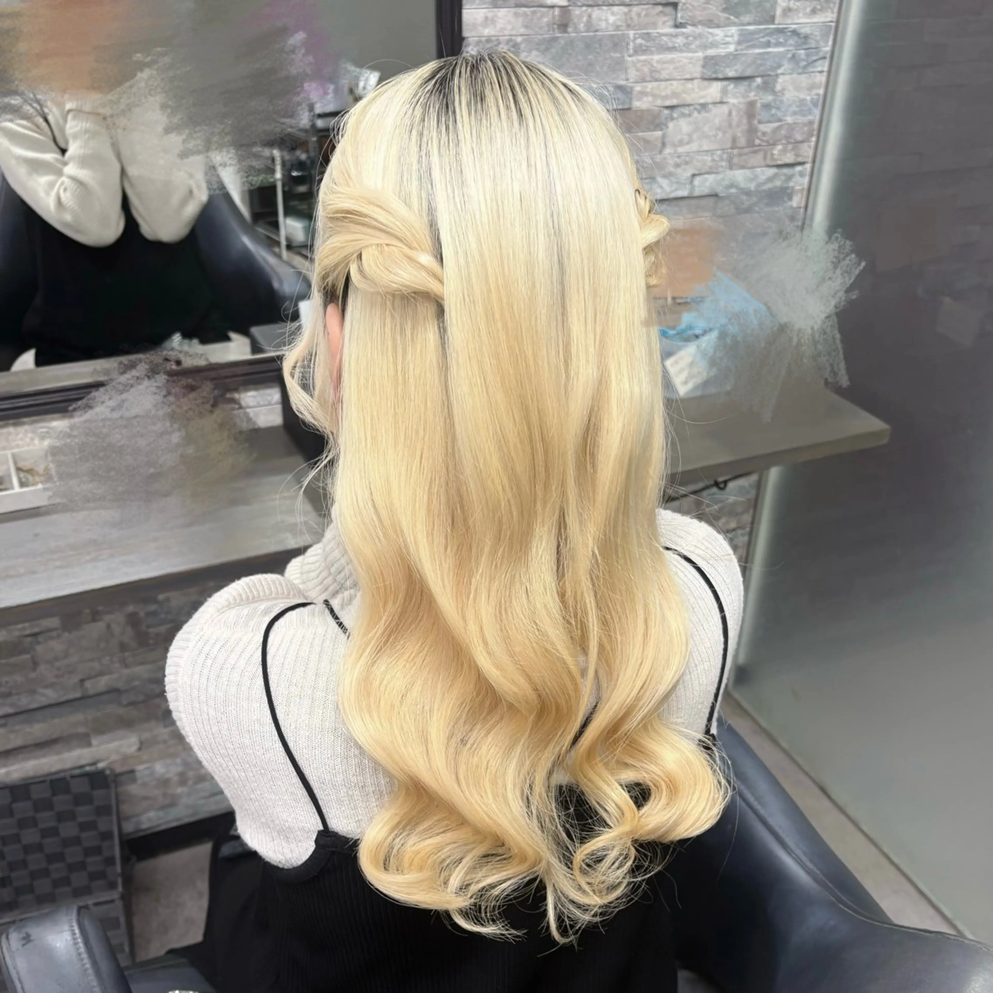 ロング OZ梅田♡ ゆはなブリーチのヘアスタイル