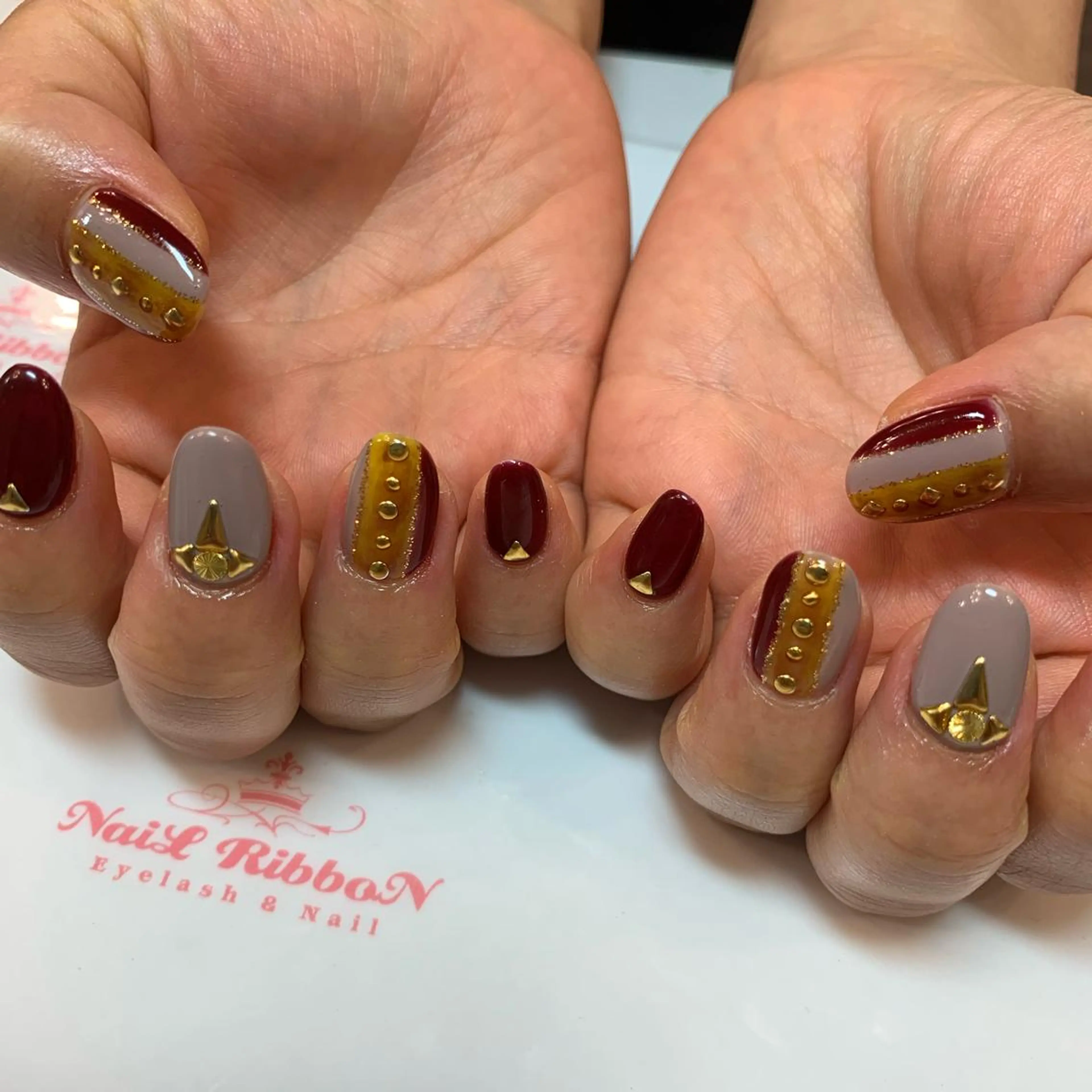 ネイル ネイルリボン 受付スタッフのネイルデザイン