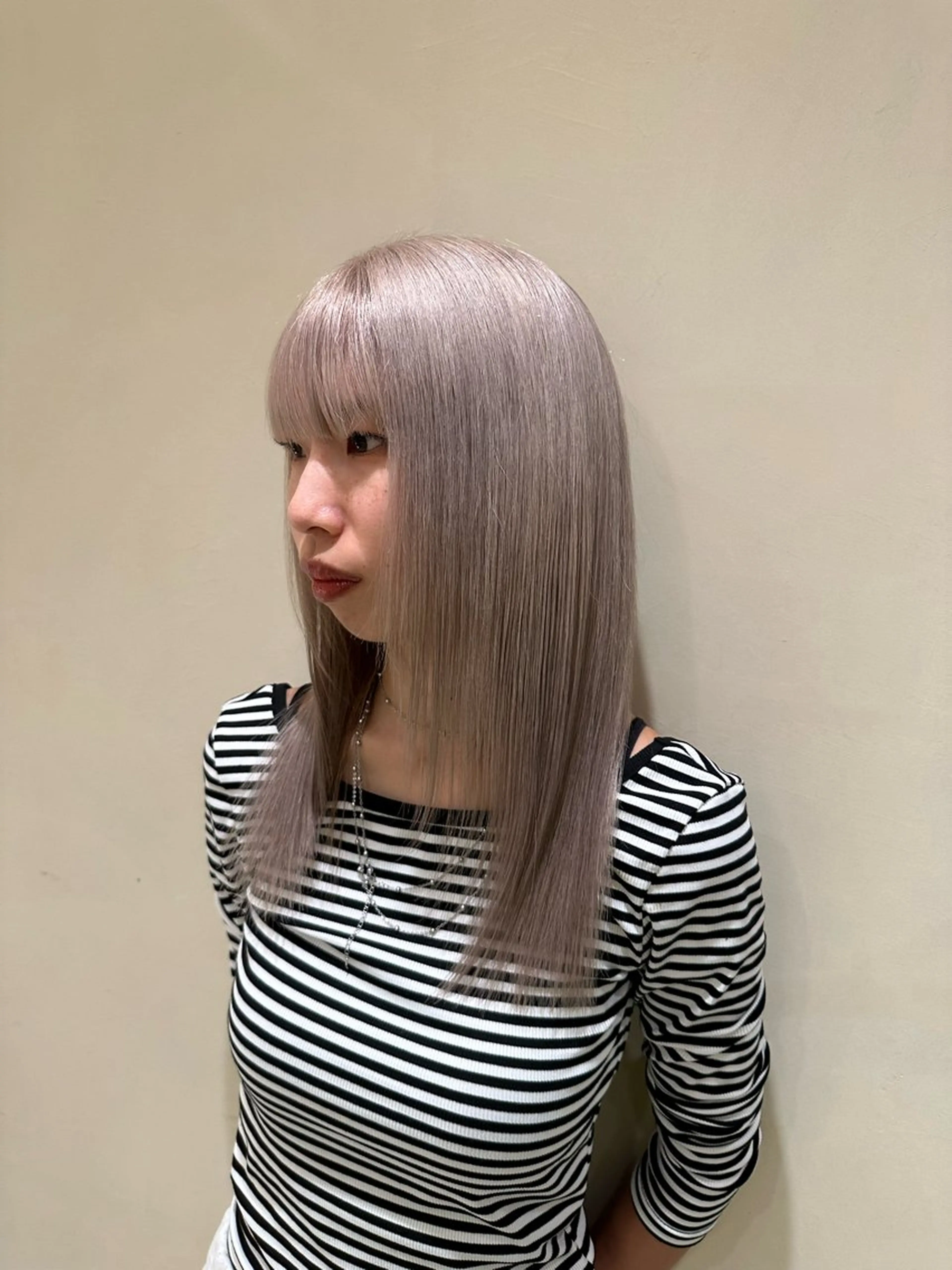 セミロング カラー グレージュ ハイトーンカラー ハイトーングレージュ 似合わせ特化美容師 梅田/KOUTAのヘアスタイル