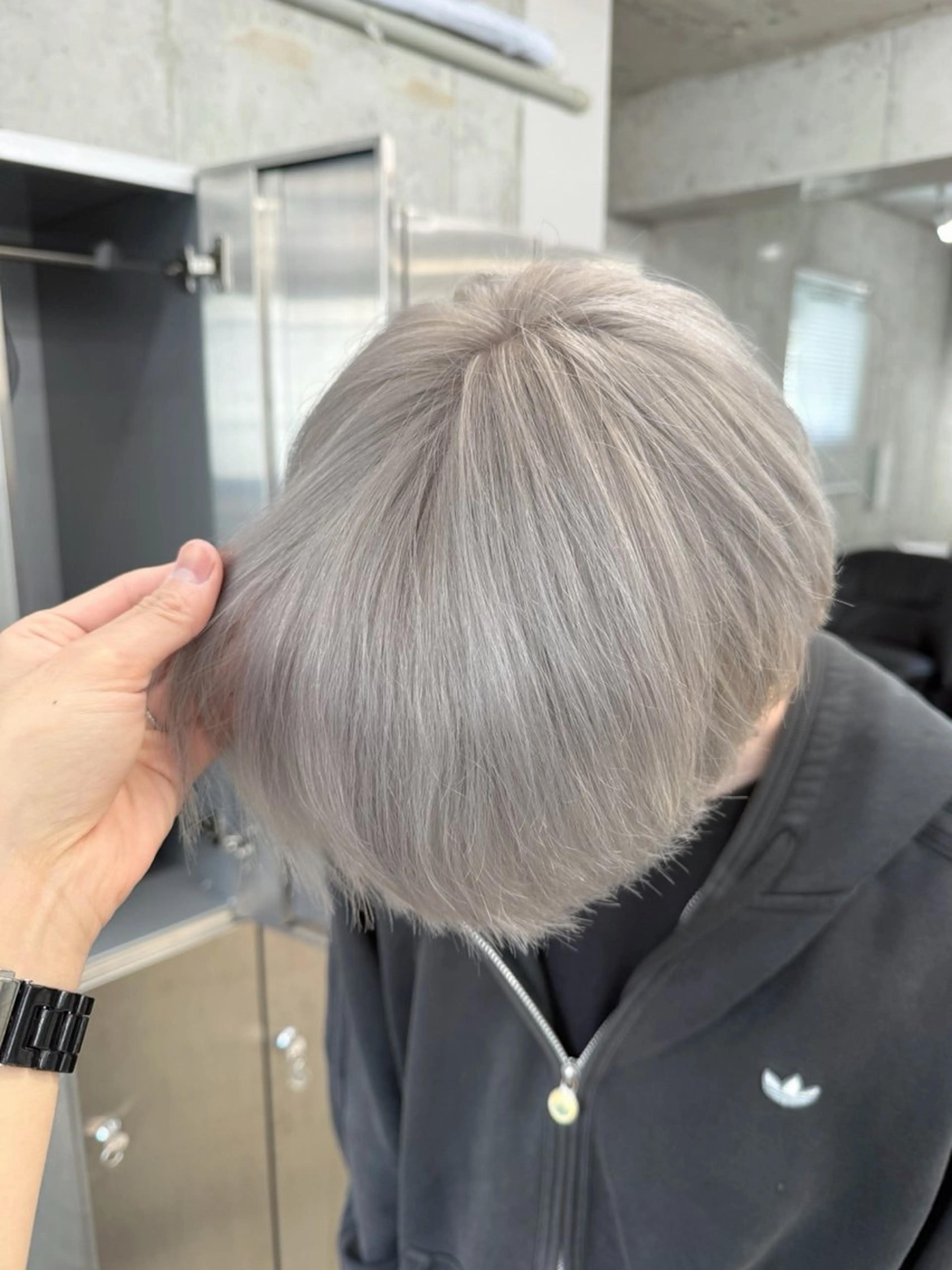 ショート カラー メンズ メンズブリーチ ブリーチ シルバー ホワイトシルバー ヘアカラー トリートメント 高橋大樹/グレージュ 透明感/髪質改善のヘアスタイル