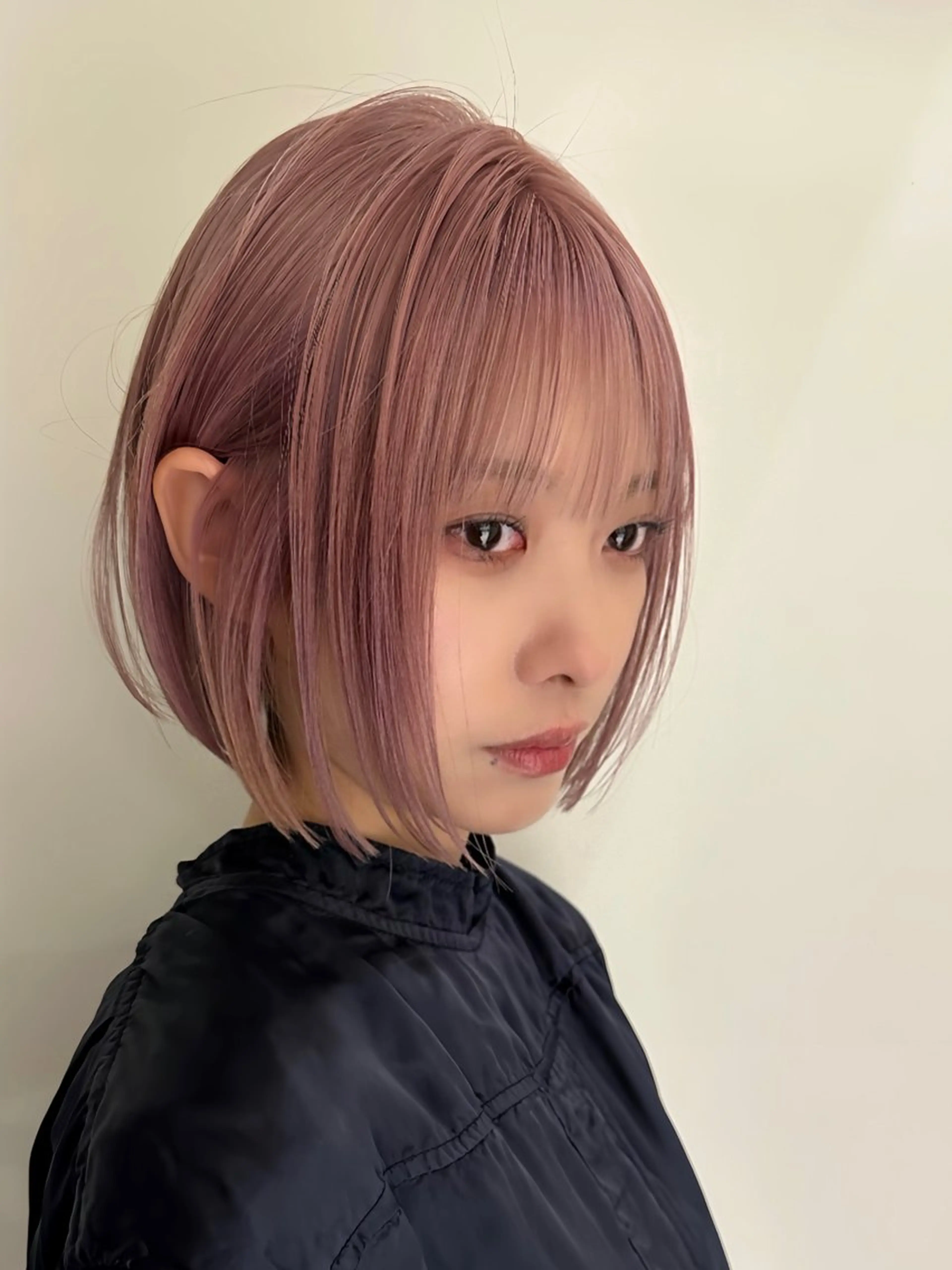 ミディアム カラー バレイヤージュ ハイライトカラー ハイトーンカラー 顔まわりレイヤー 顔周りカット ご予約 宜しくお願いします！のヘアスタイル