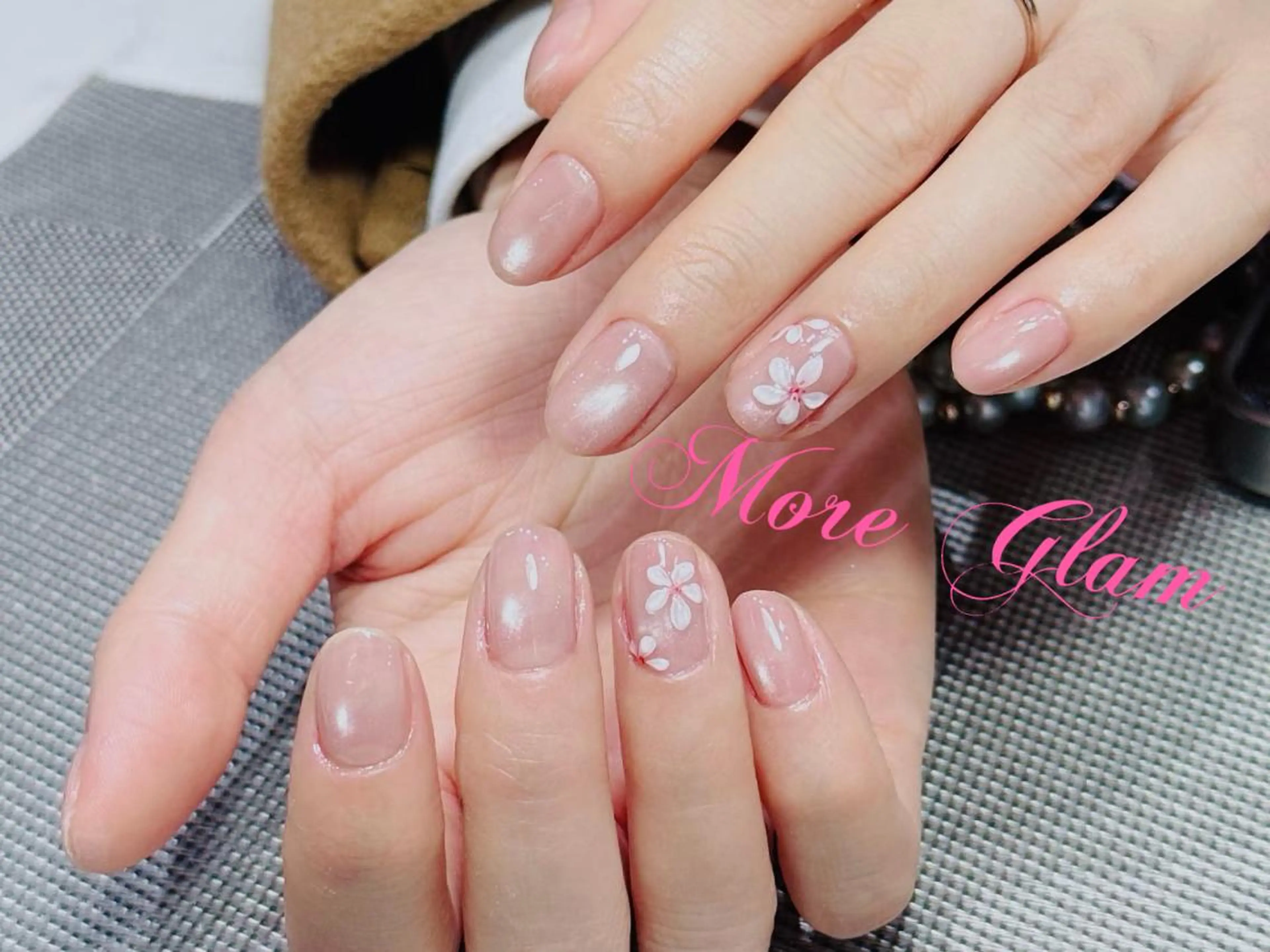 ネイル 長さ出し フットネイル フレンチネイル ジェルネイル ガラスフレンチ More Glam 池袋東口店のネイルデザイン