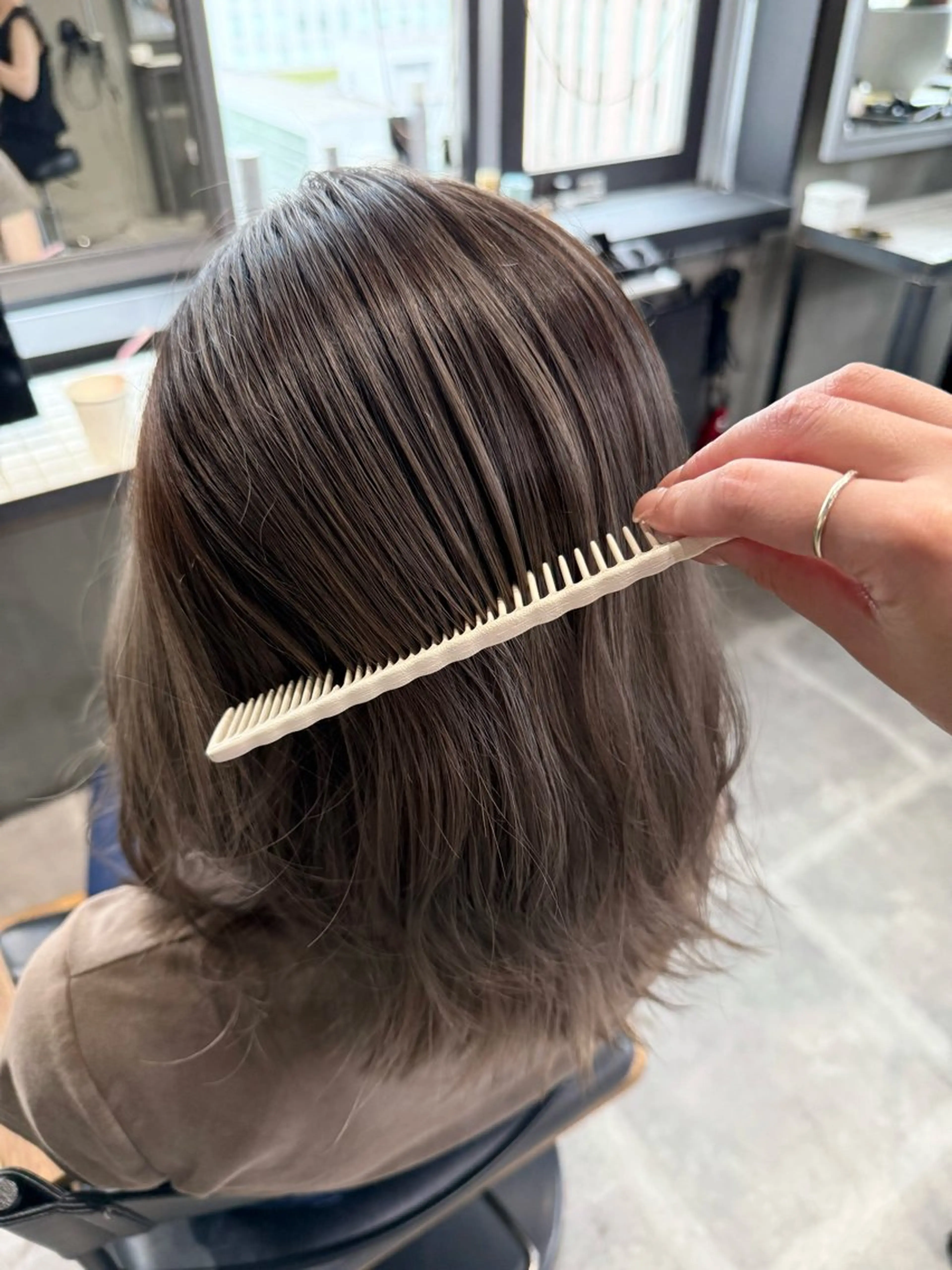 ミディアム ハイライト カット ヘアカラー トリートメント LeAng所属・佐伯 桃のヘアスタイル