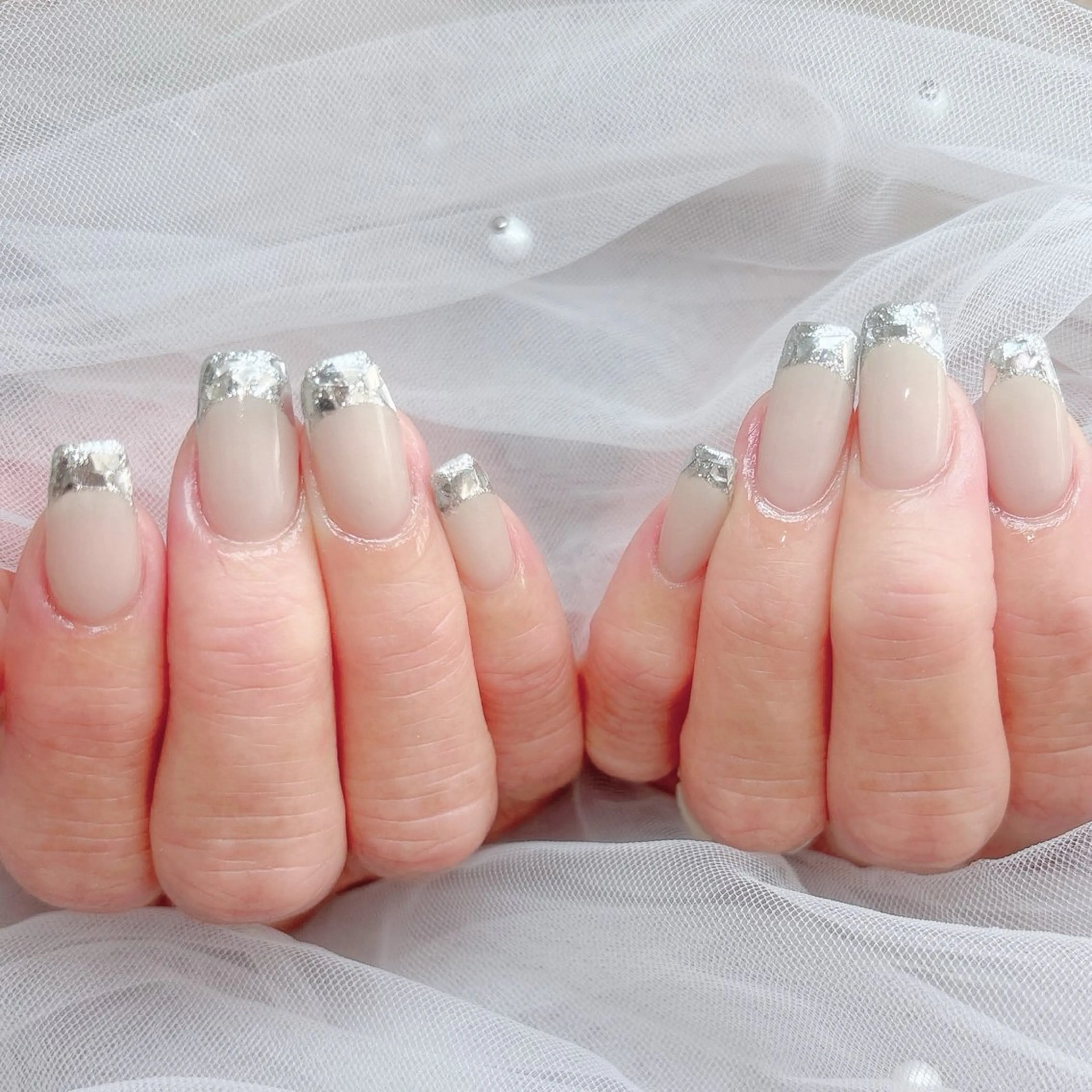 ネイル フレンチネイル ガラスフレンチ シルバー ハンドネイル ハンドケア 心斎橋Salon Epokkuのネイルデザイン