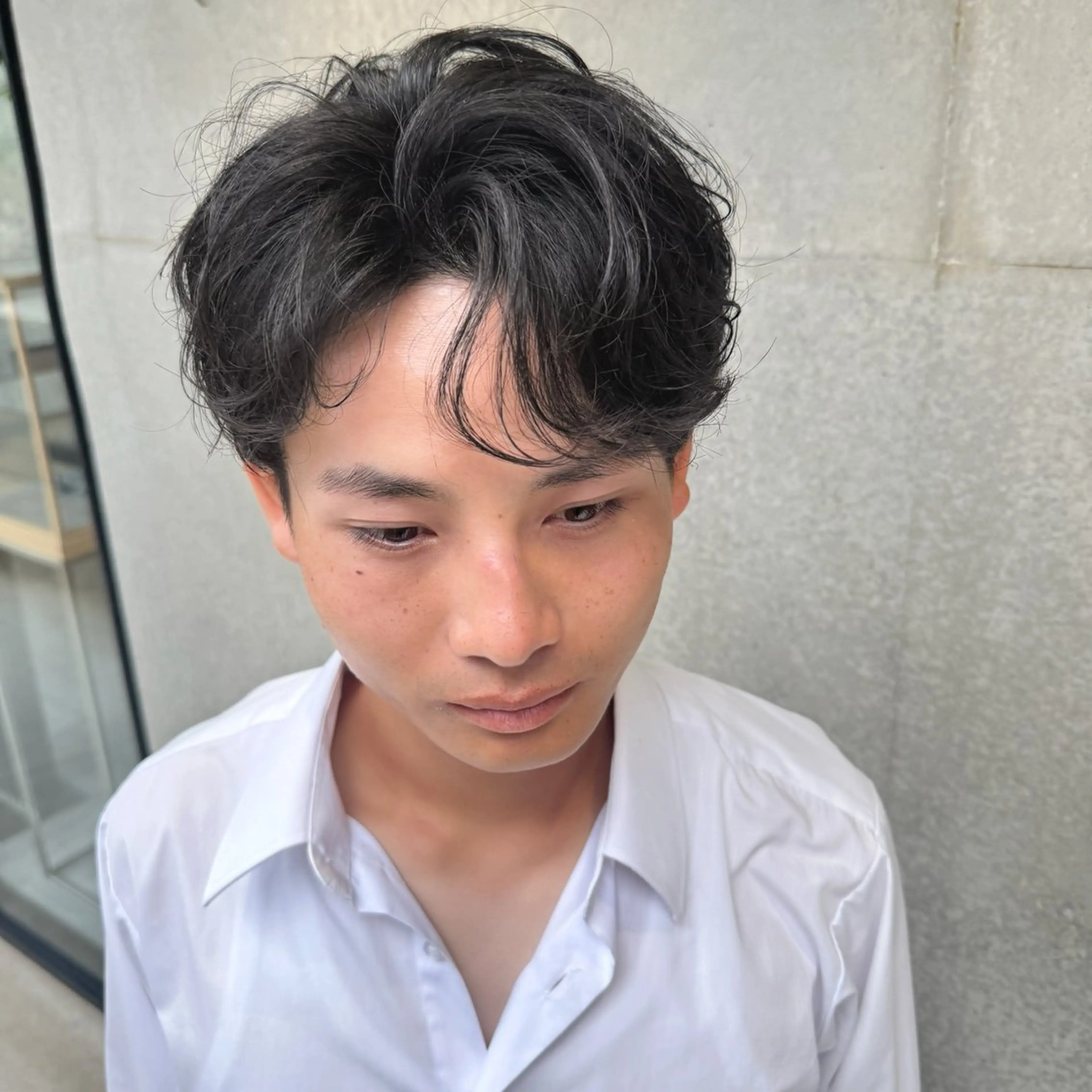 メンズ フェザーパーマ メンズパーマ 学生（メンズ向け） カット パーマ ヘアセット シャドウ/フェザー ニュアンスヘアメンズのヘアスタイル