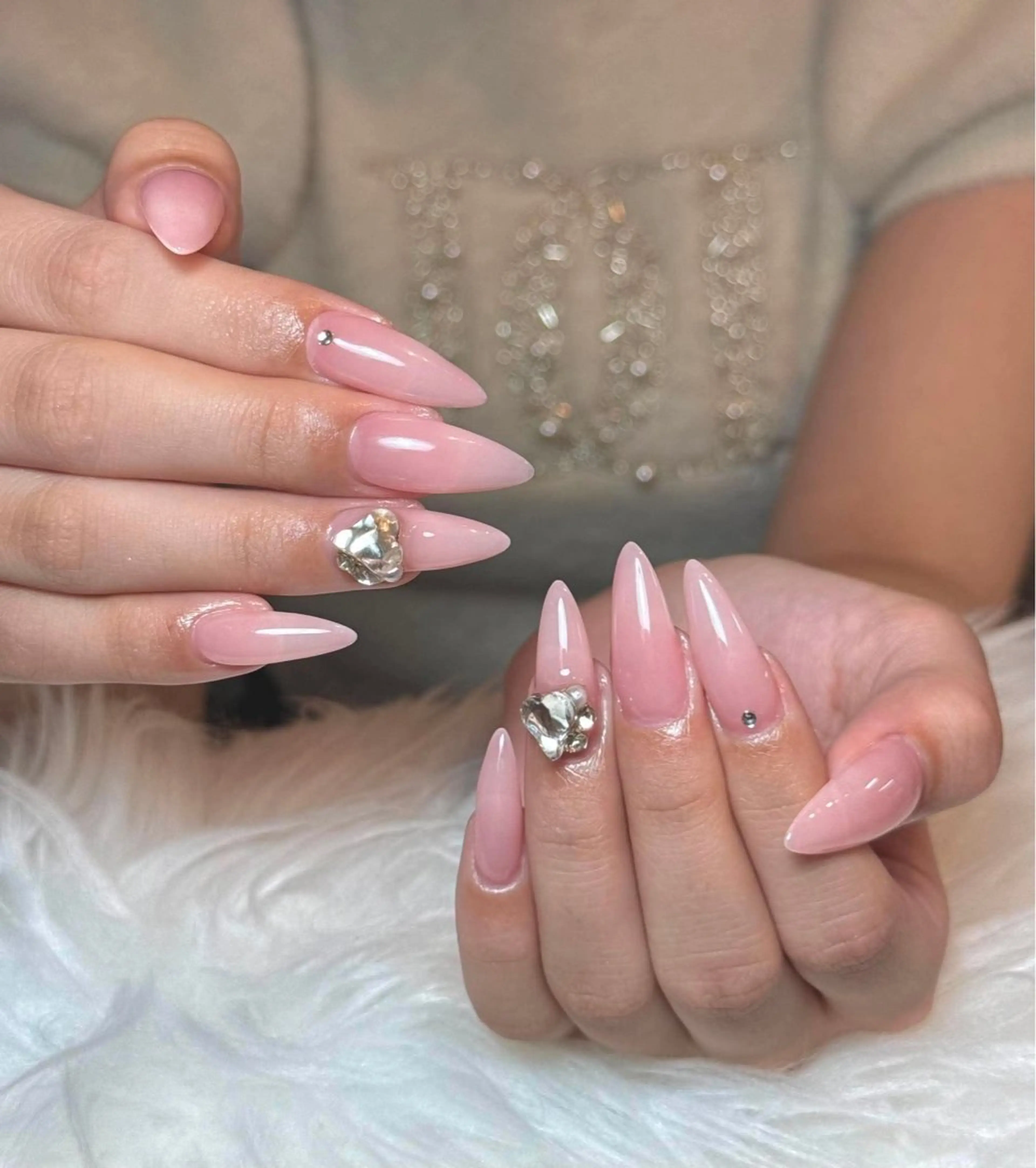 ネイル チークネイル ドット フレンチネイル グラデーション ハート ハンドネイル Julli NailStudioのネイルデザイン