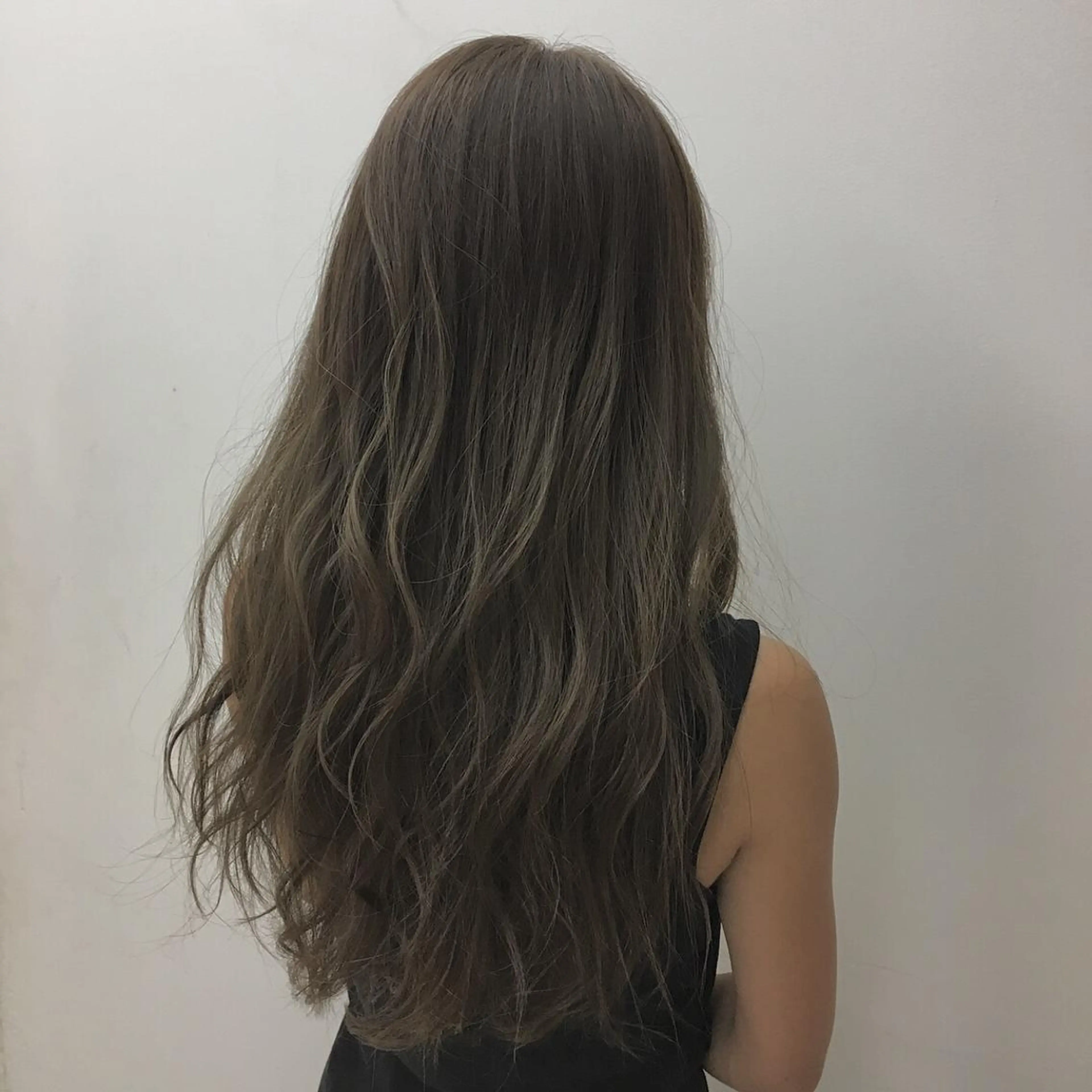 セミロング 艶髪 森田/嵩士のヘアスタイル