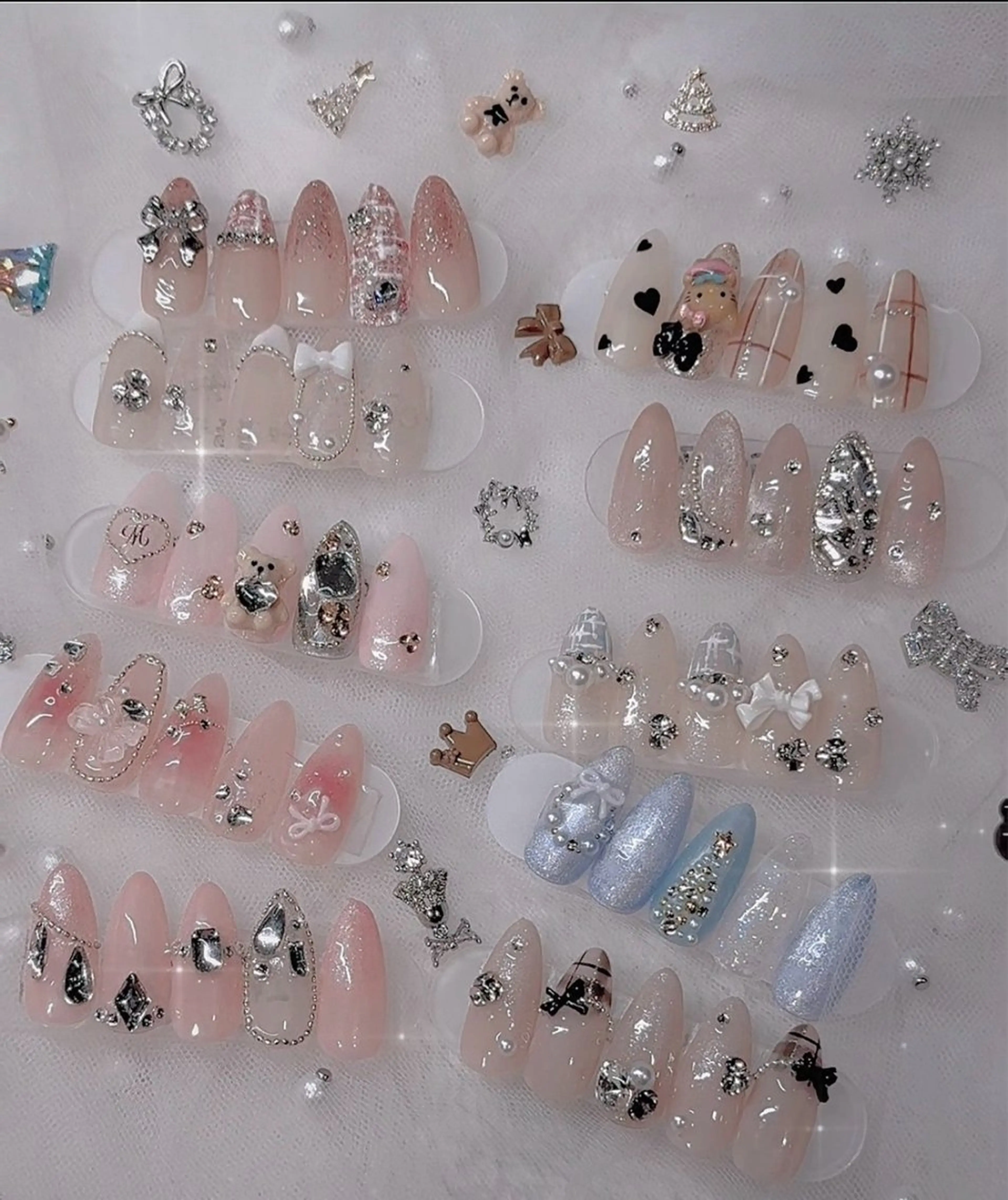 ネイル 冬ネイル クリスマス ハンドネイル I-nailロング /ワンホン/キラキラのネイルデザイン