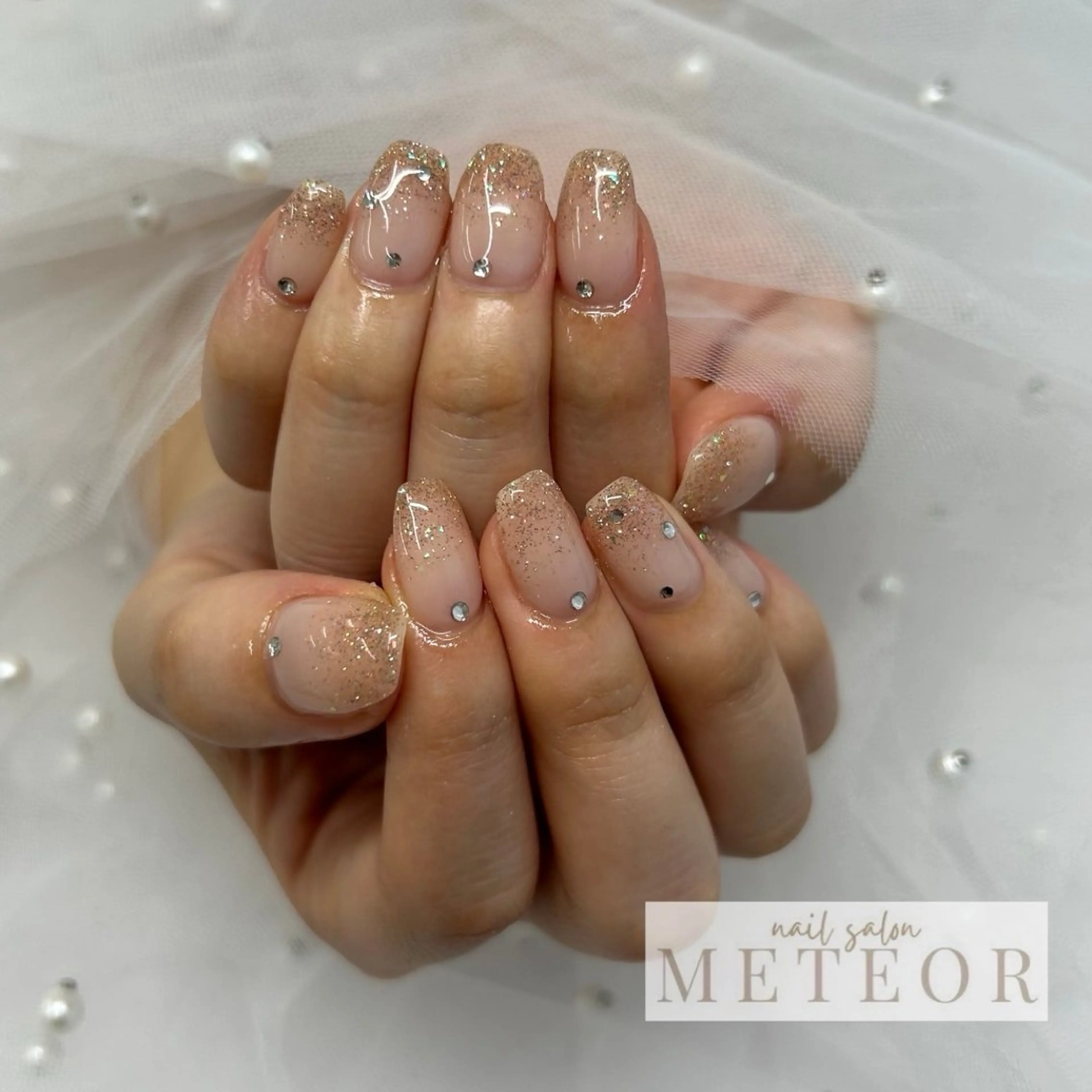 ネイル フラッシュネイル グラデーション ワンホンネイル 冬ネイル ハンドネイル METEOR💫 staffのネイルデザイン