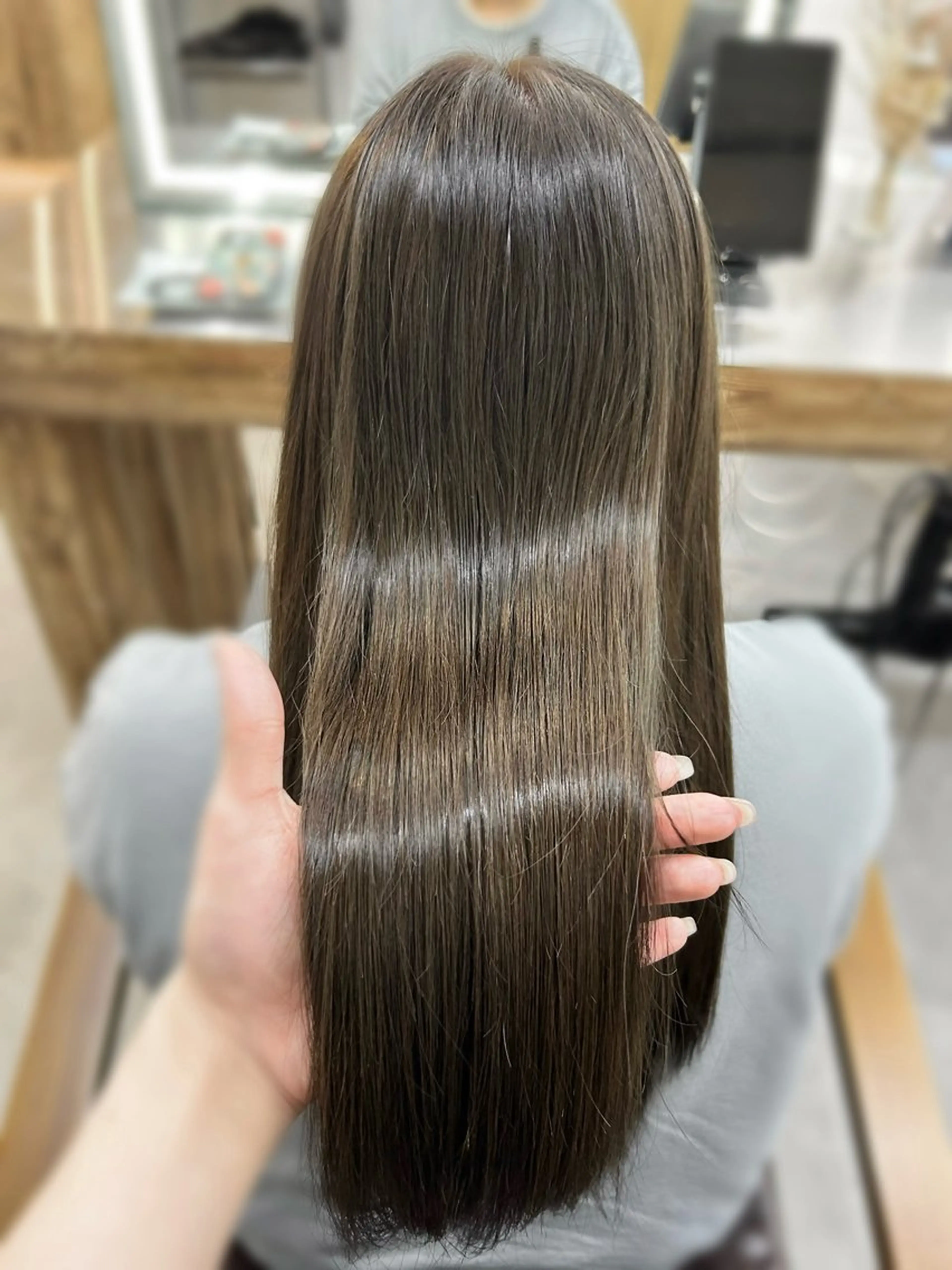 ロング カラー ベージュカラー オリーブベージュ HARUKA 🤍のヘアスタイル