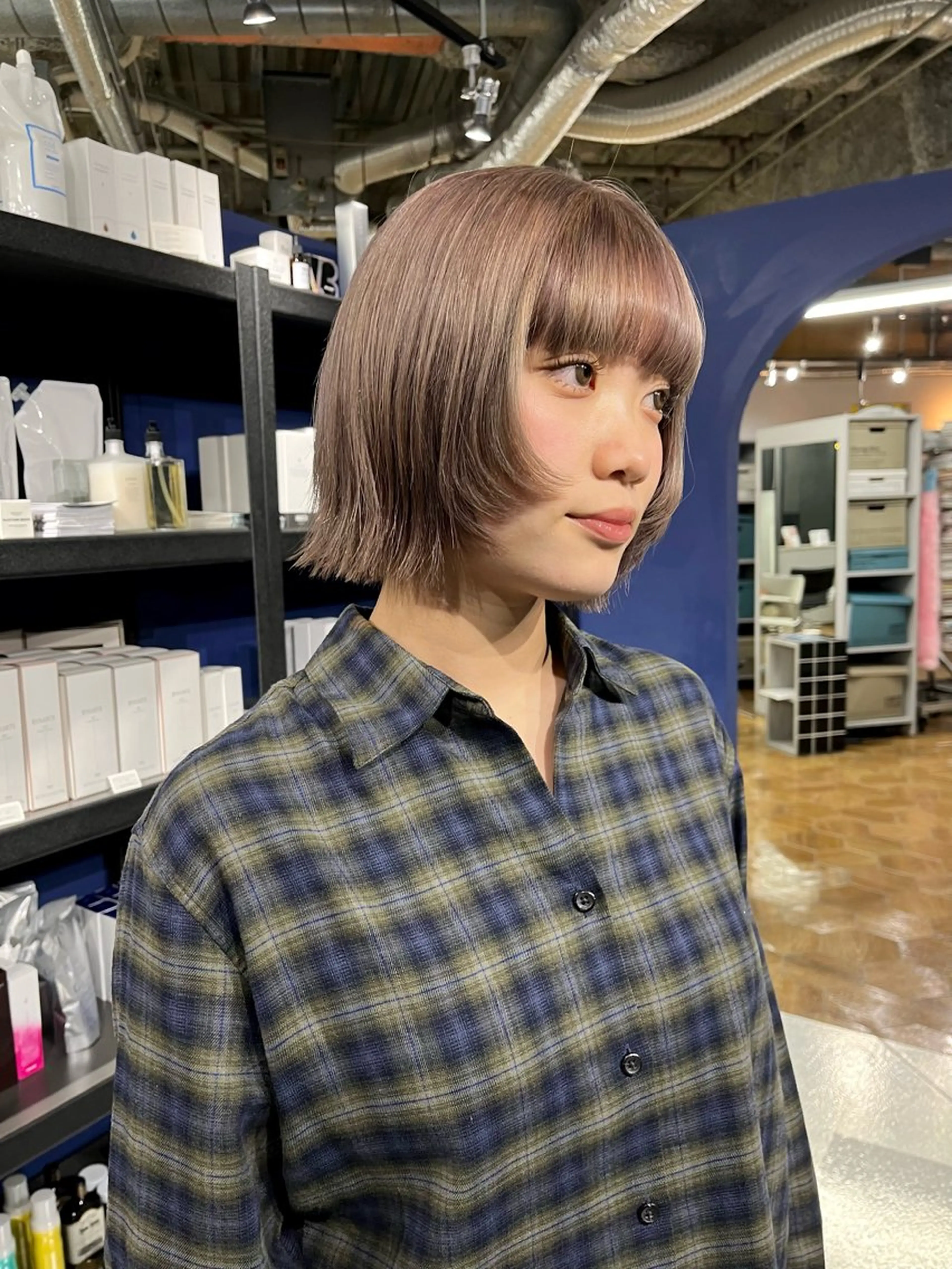 ミディアム 綾乃／デザインカラー ／ハイトーン／ボブのヘアスタイル