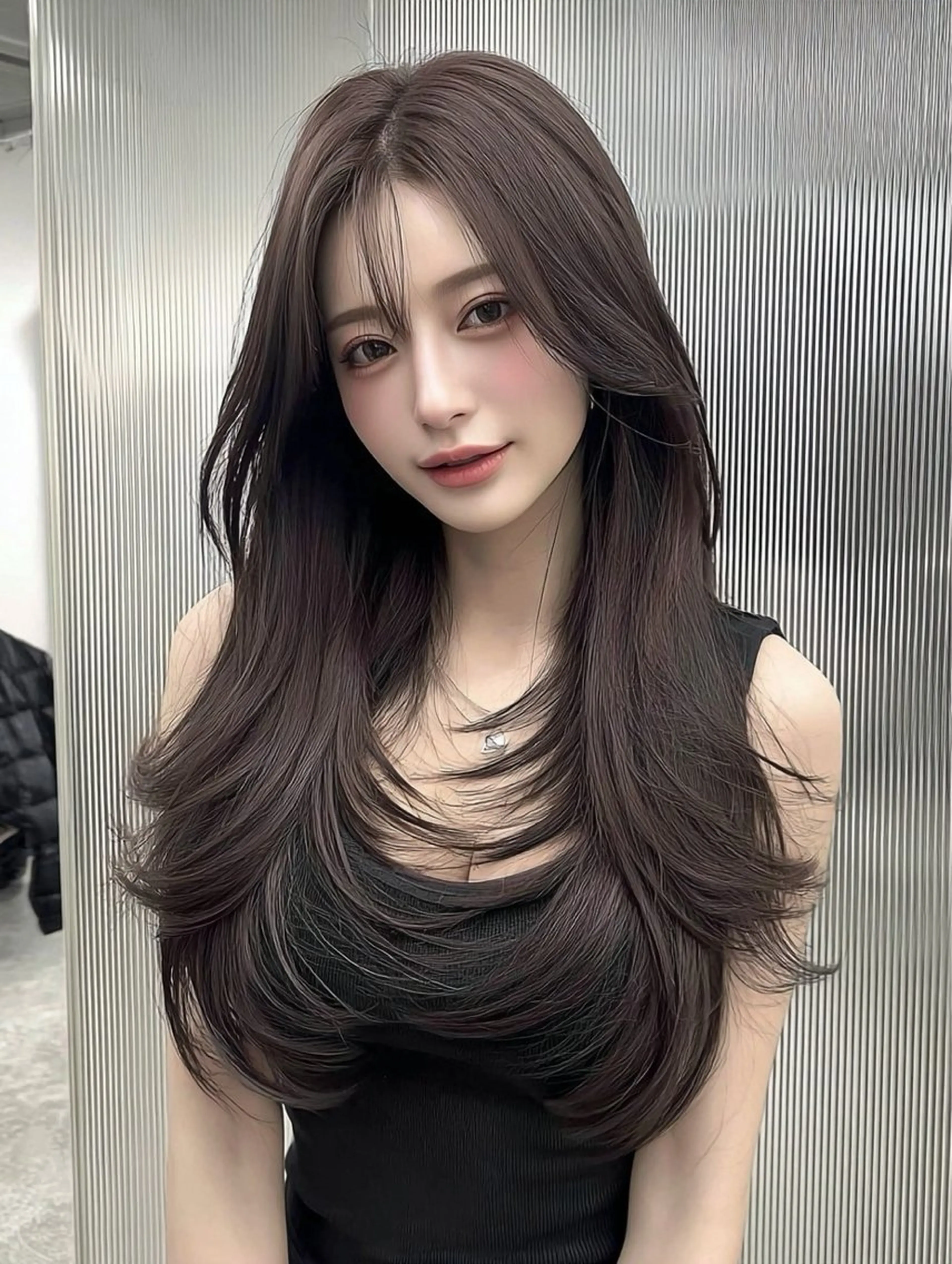 ロング カラー ブラウンカラー レイヤーカット みなみ/盛れる顔周り /マツエク/透明感のヘアスタイル