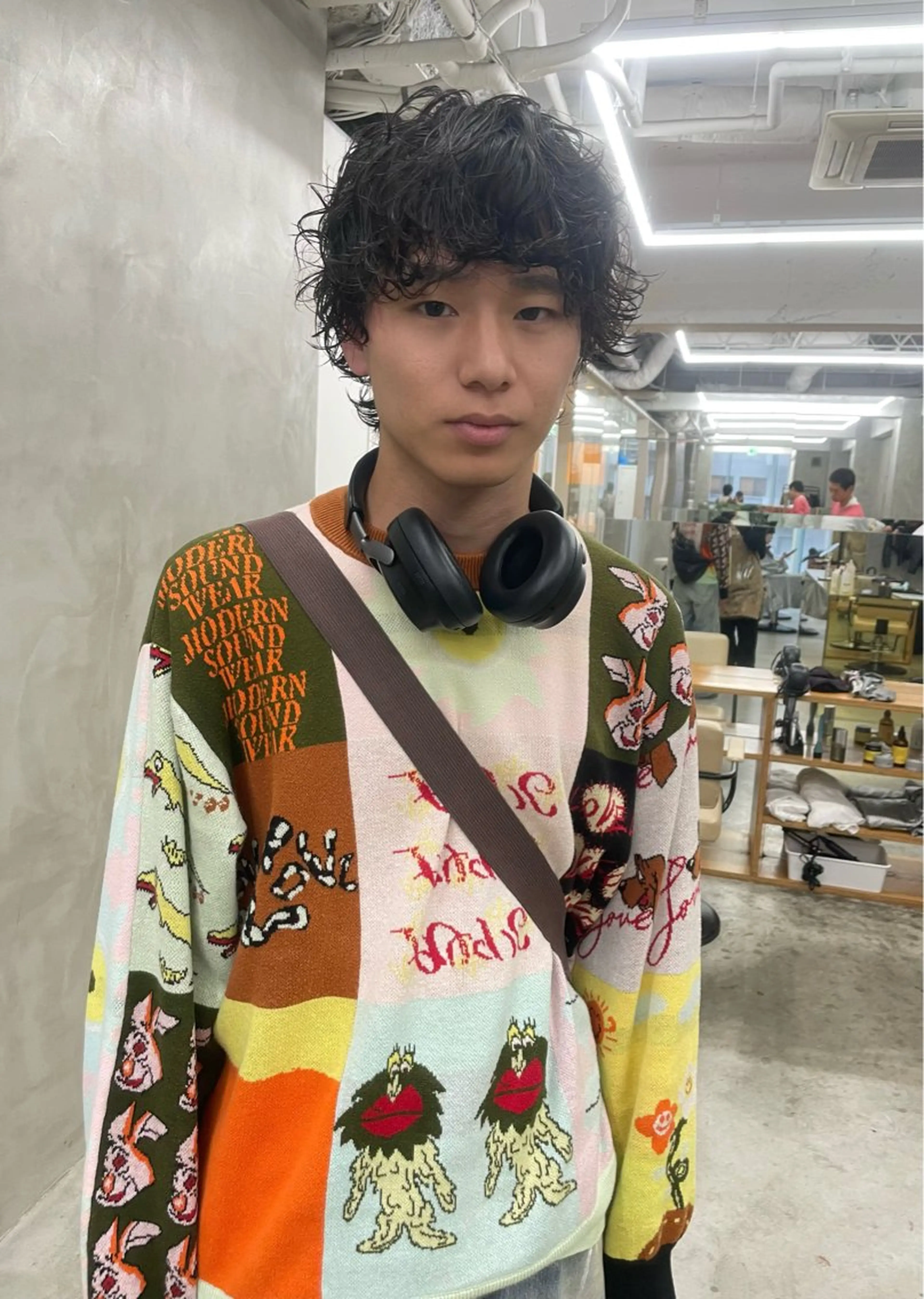 ミディアム パーマ メンズ ミディアムパーマ メンズパーマ スパイラルパーマ カット パーマ トリートメント スパイラルパーマ 🌐hina⭐️のヘアスタイル