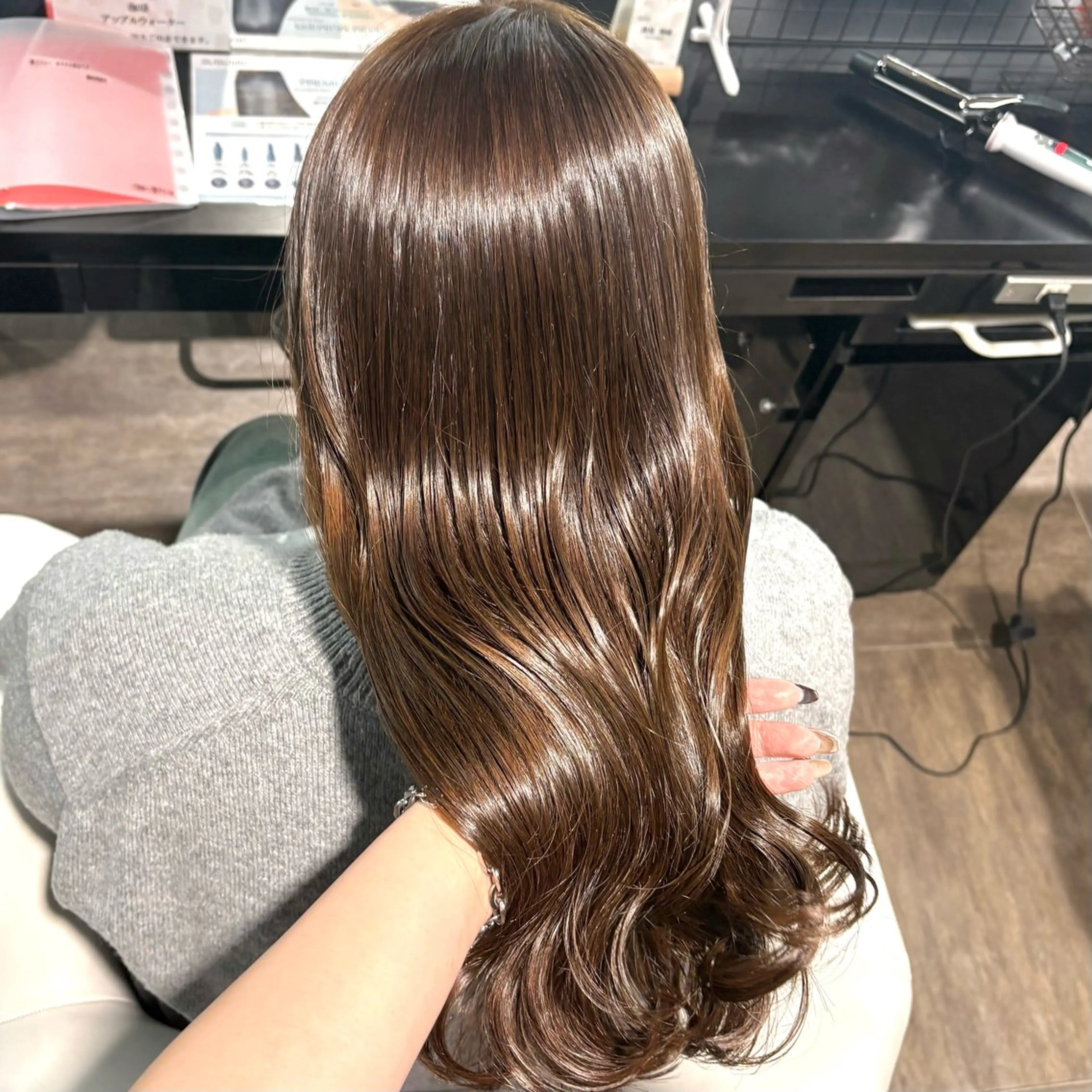 ロング カラー ブラウンカラー チョコレートブラウン 透明感カラー ヘアカラー トリートメント 🖤大人可愛い⌇ 𝐑 𝐈 𝐎🖤のヘアスタイル