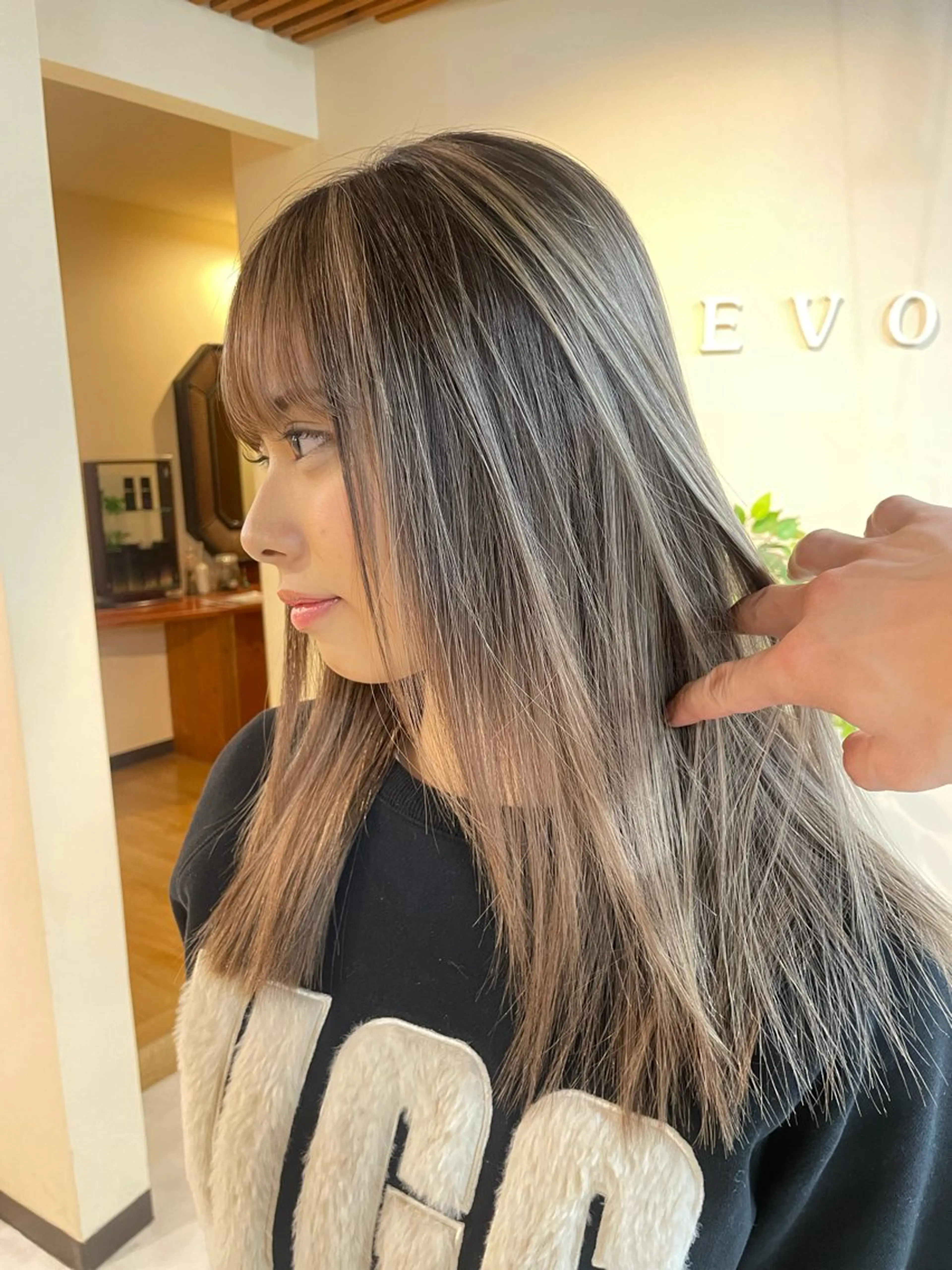 セミロング カラー バレイヤージュ デザインカラー オレンジ レイヤーカット カット ヘアカラー 竹井俊介/ハイトーン /白髪ぼかしのヘアスタイル