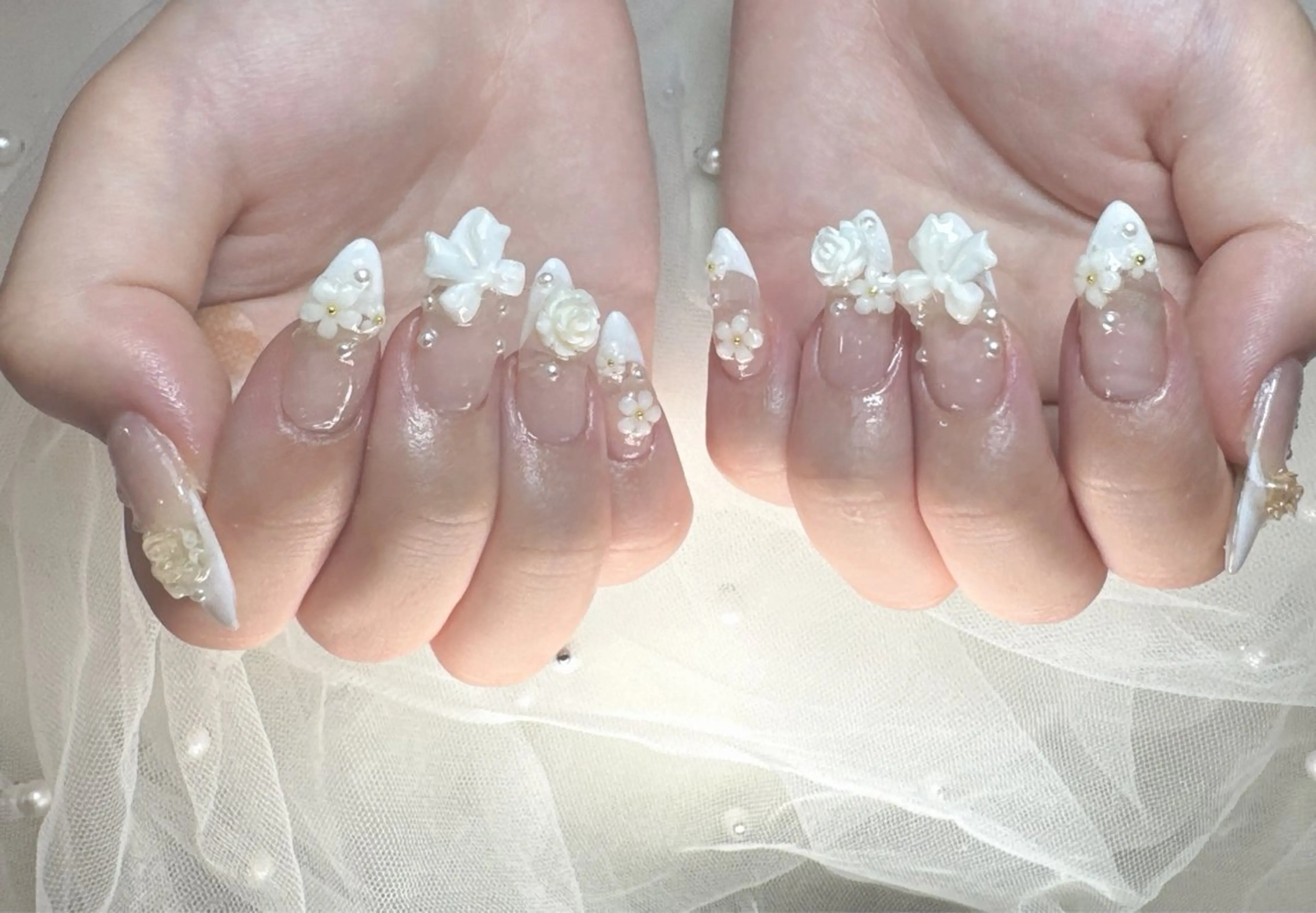 ネイル アートネイル フラワーネイル ゴージャス キラキラネイル ストーンネイル ハンドネイル リセス 高田馬場のネイルデザイン