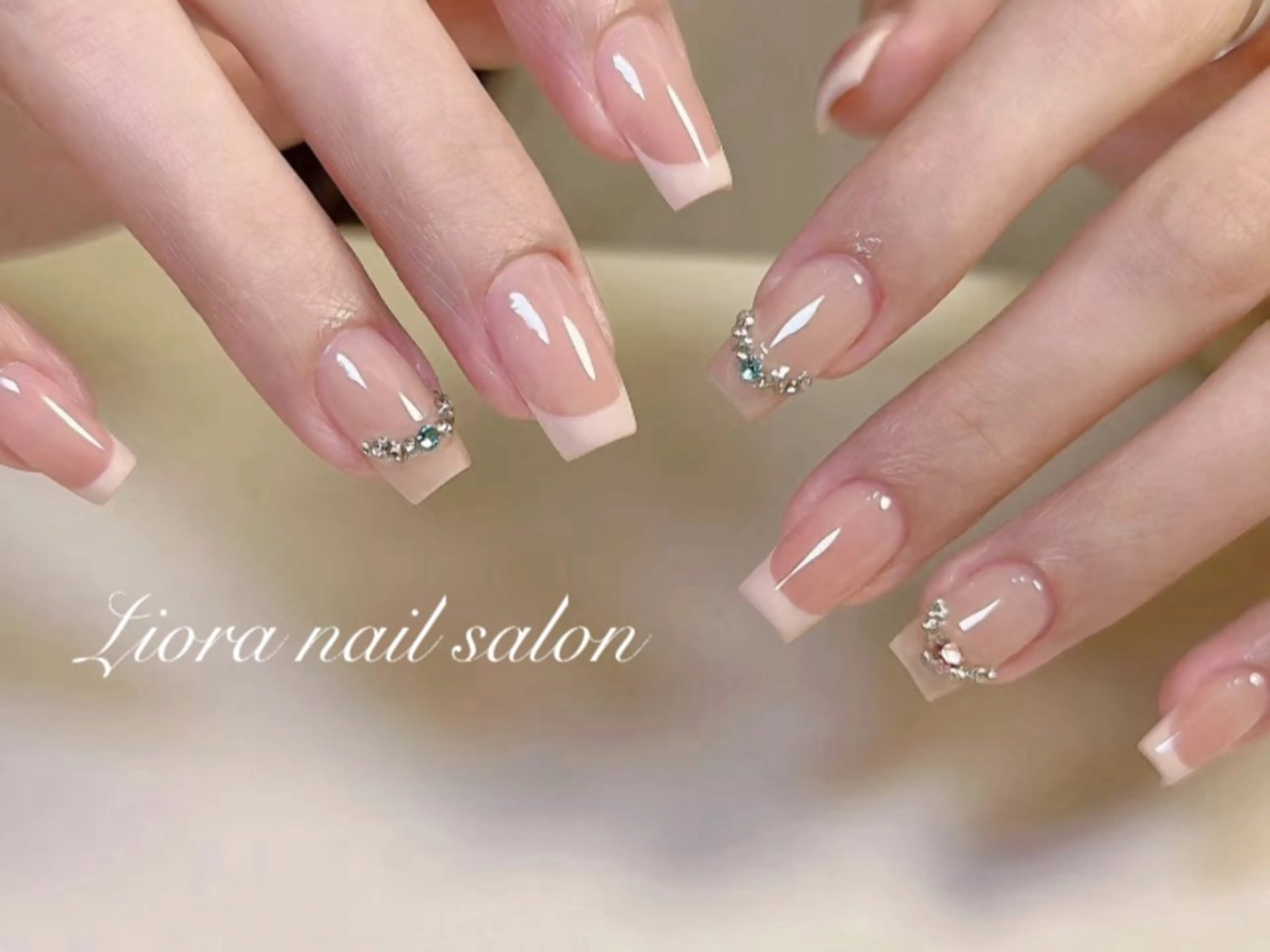 ネイル フレンチネイル ジェルネイル ガーリー グラデーション キラキラネイル ハンドネイル Liora nail スカルプ専門店のネイルデザイン