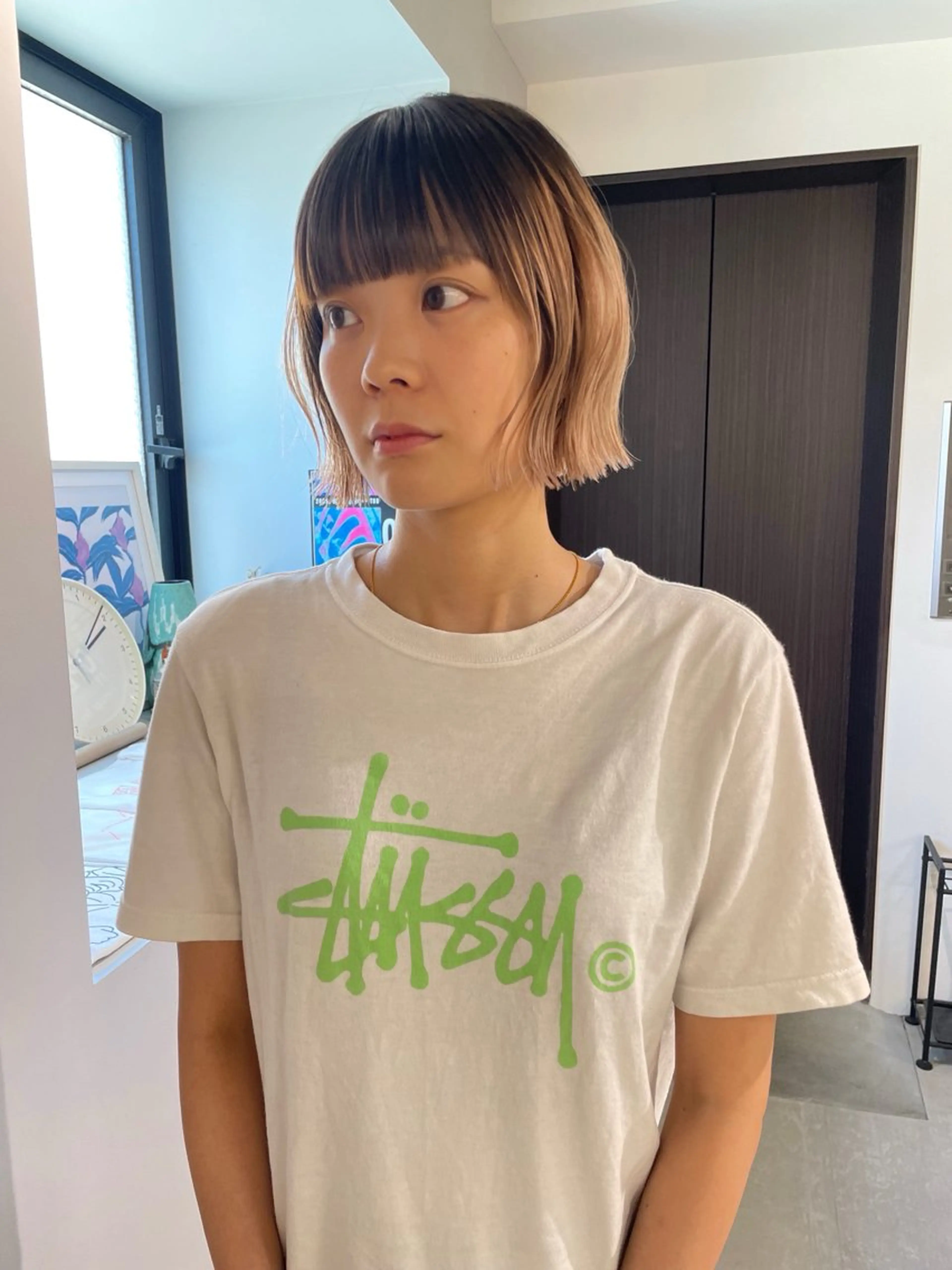 ショート カラー 切りっぱなしボブ ブリーチ ケアブリーチ デザインカラー ダブルカラー カット ヘアカラー トリートメント MIU/ルーツカラー 顔まわりレイヤーのヘアスタイル