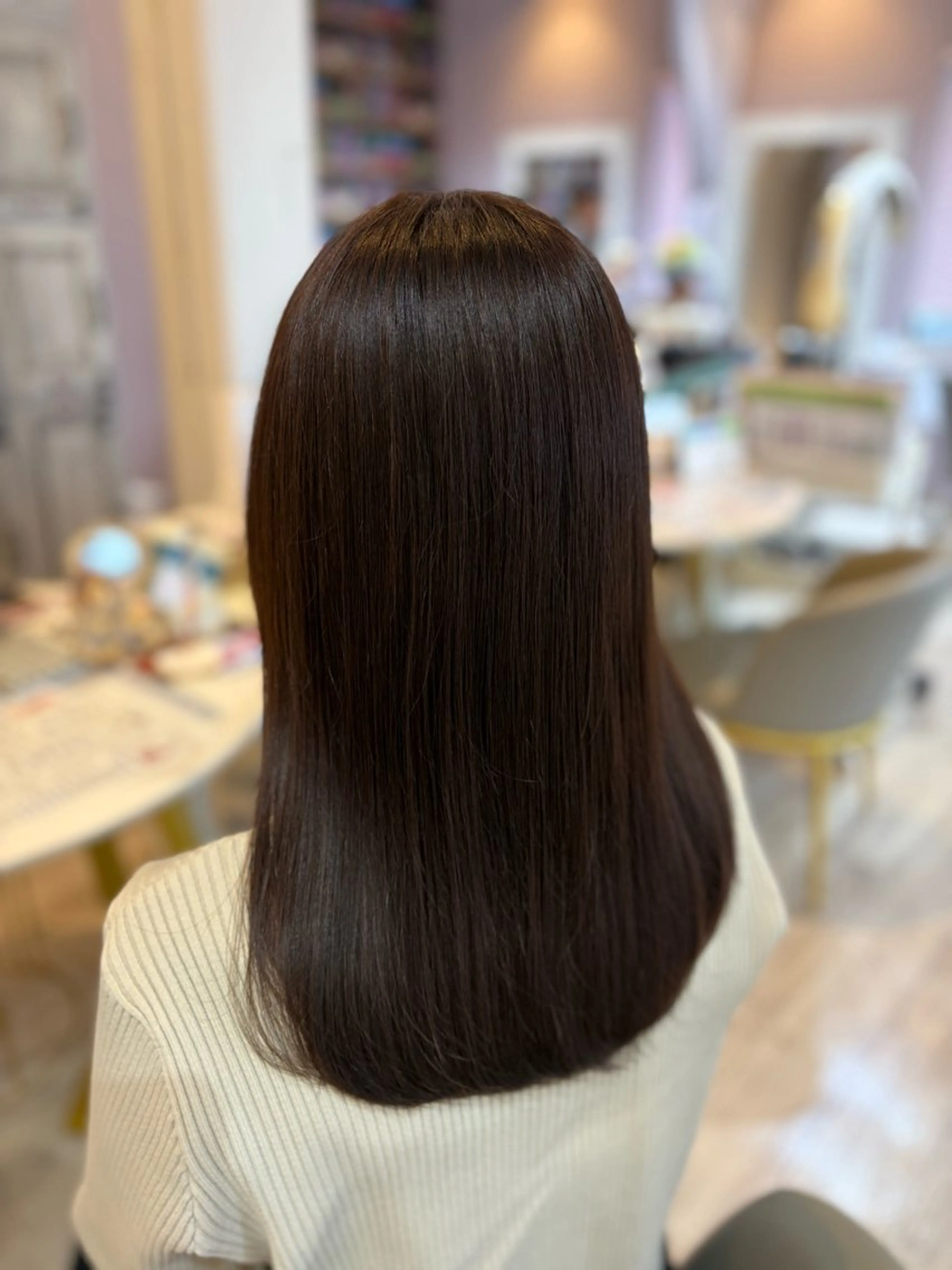 セミロング かまだ しおりのヘアスタイル