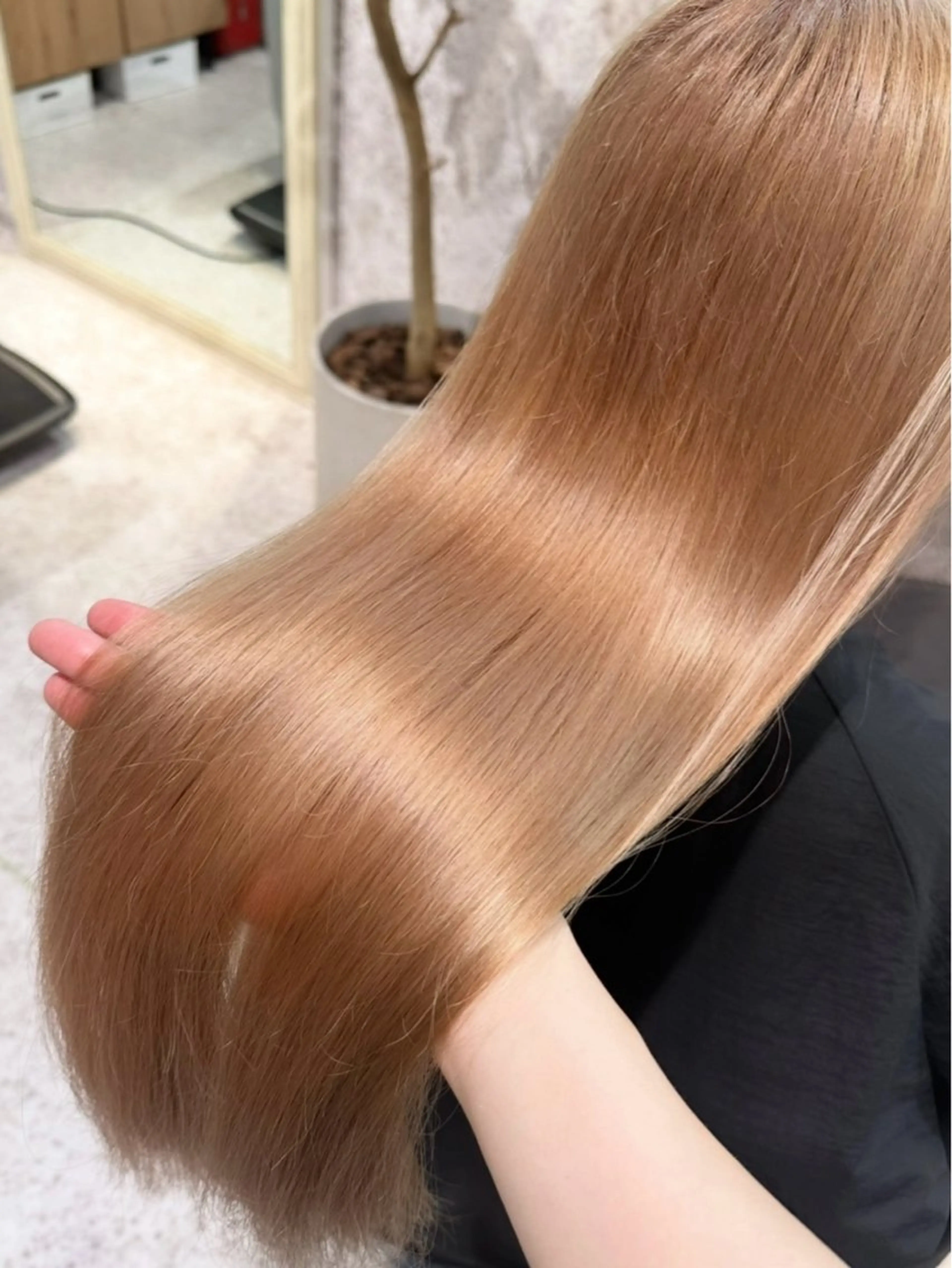 ヘアカラー 透明感/艶カラー 🫧 ユイナのヘアスタイル