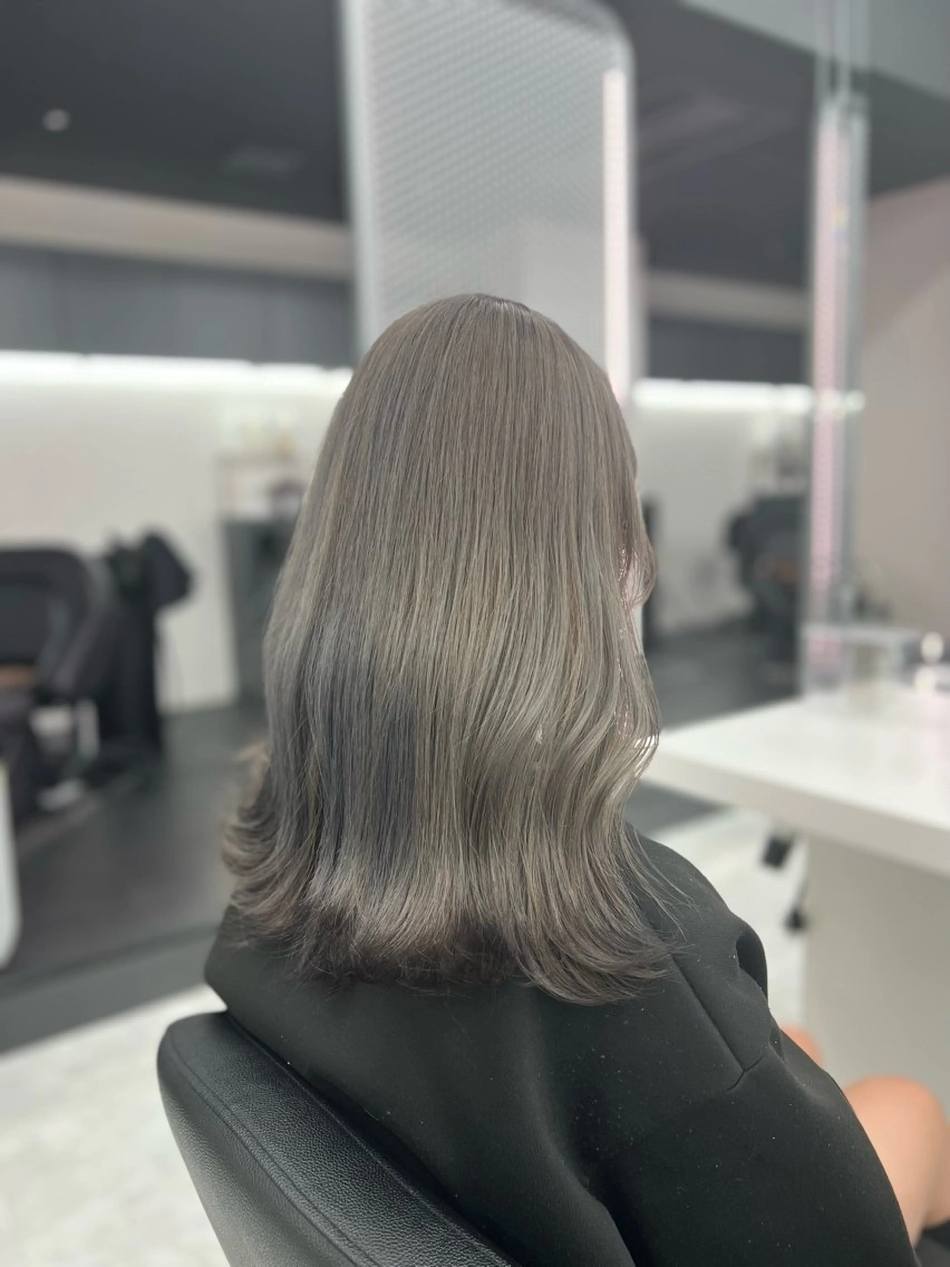 セミロング カラー ヘアアレンジ ヘアカラー トリートメント ヘッドスパ ヘアセット 透明感×韓流ハイ トーン🫧RYUTAのヘアスタイル