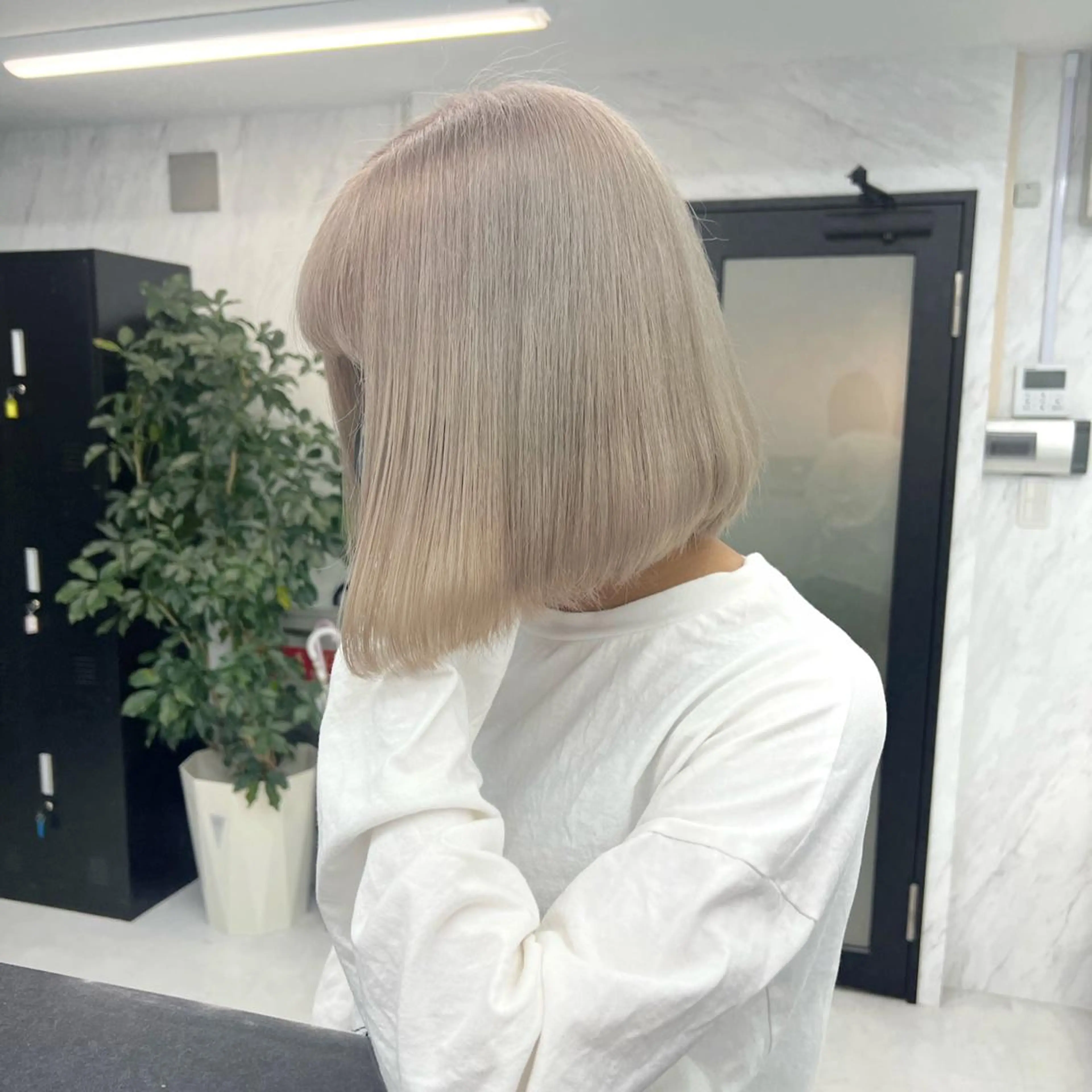 ミディアム カラー シールエクステ ハイトーンカラー エクステ ヘアカラー トリートメント シールエクステ特化 ハイトーン、NANAのヘアスタイル