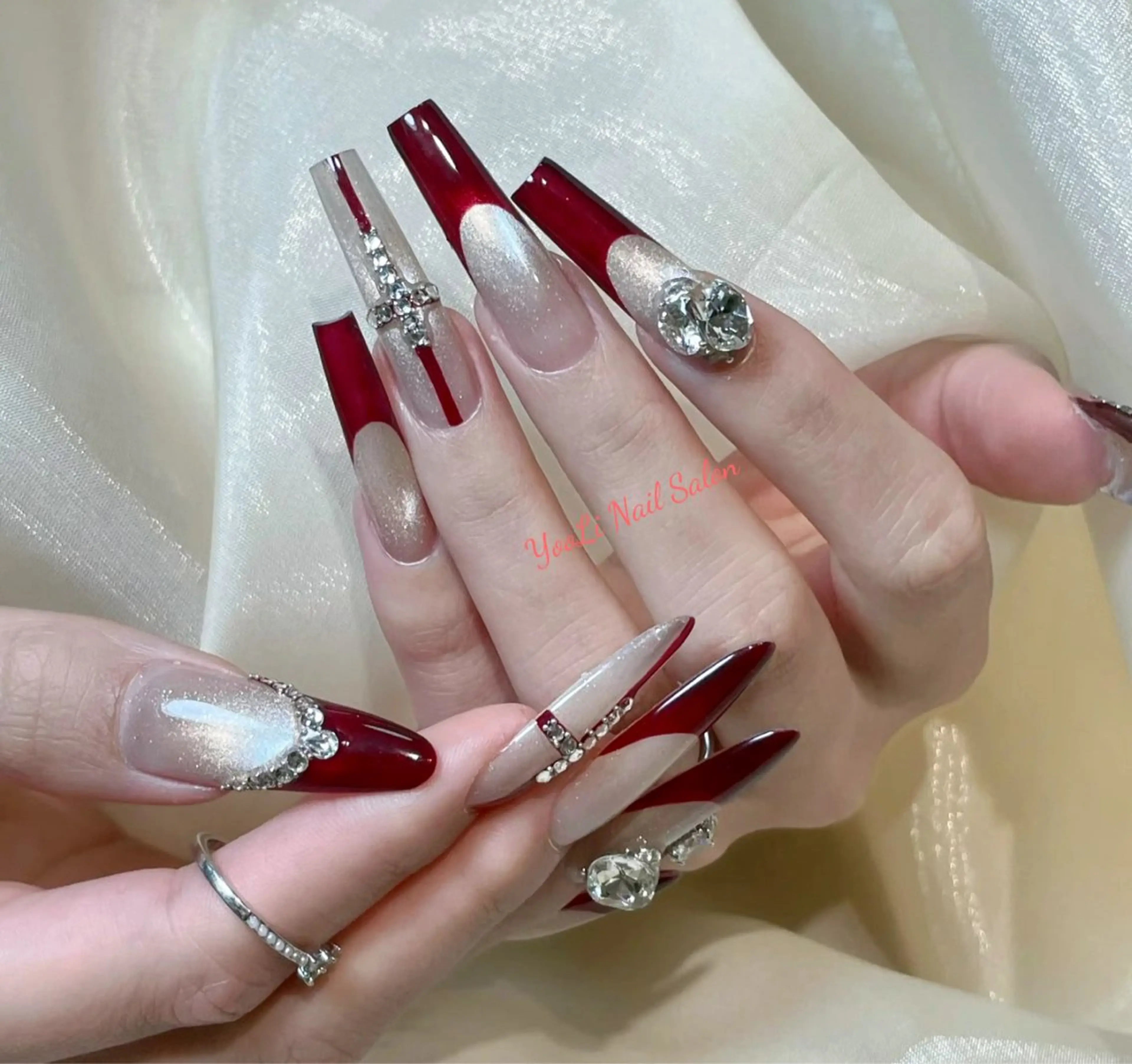 ネイル フレンチネイル グラデーション キラキラネイル 韓国ネイル マグネットネイル ハンドネイル 🎀🎀YooLi Nail Salonのネイルデザイン